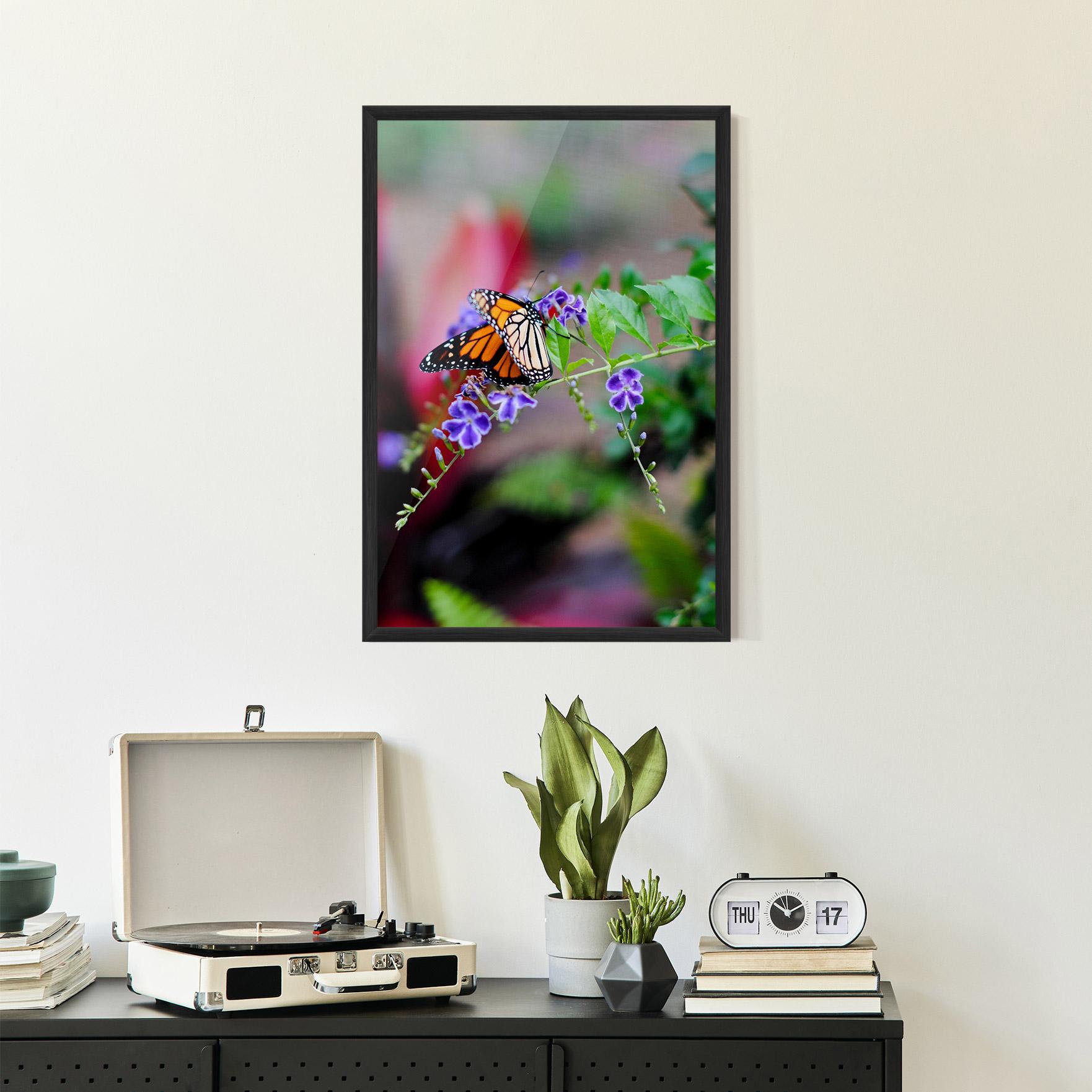 Рамкиран постер Strong Orange Butterfly mockup 2