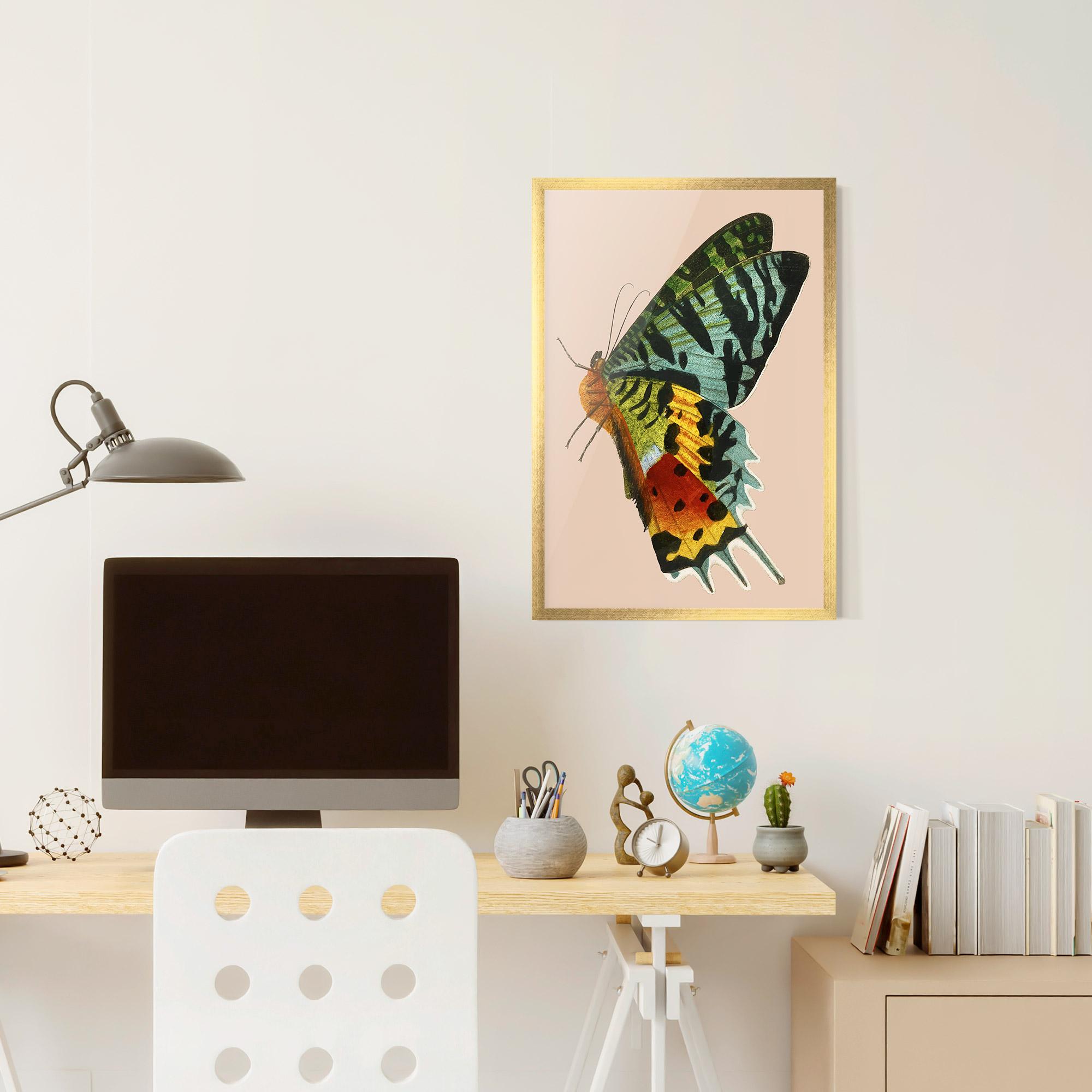 Рамкиран постер Butterfly On Pink mockup 6