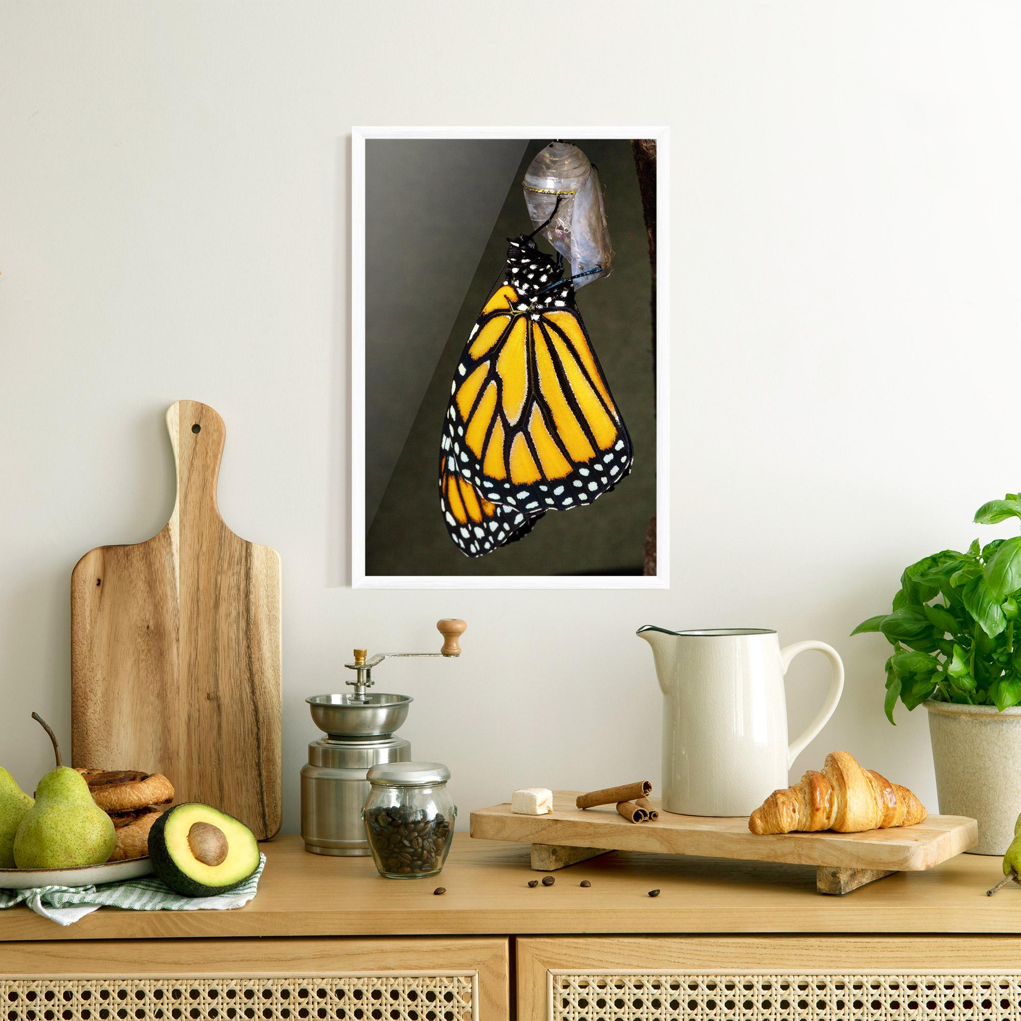 Рамкиран постер Dark Yellow Butterfly mockup 8