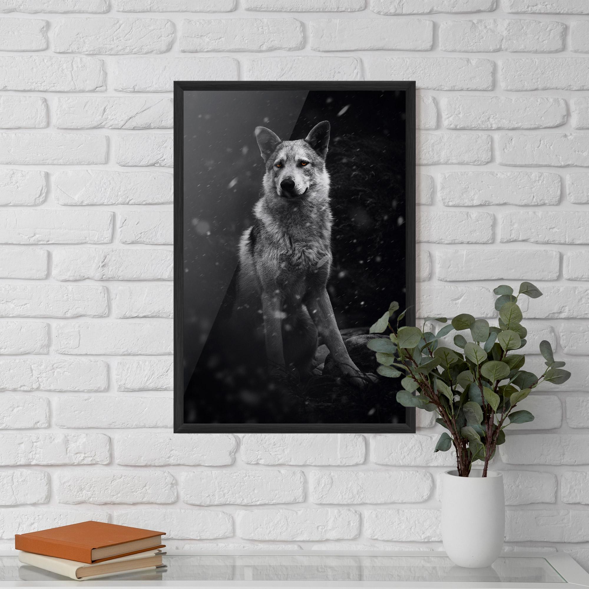 Рамкиран постер Sitting Wolf mockup 5