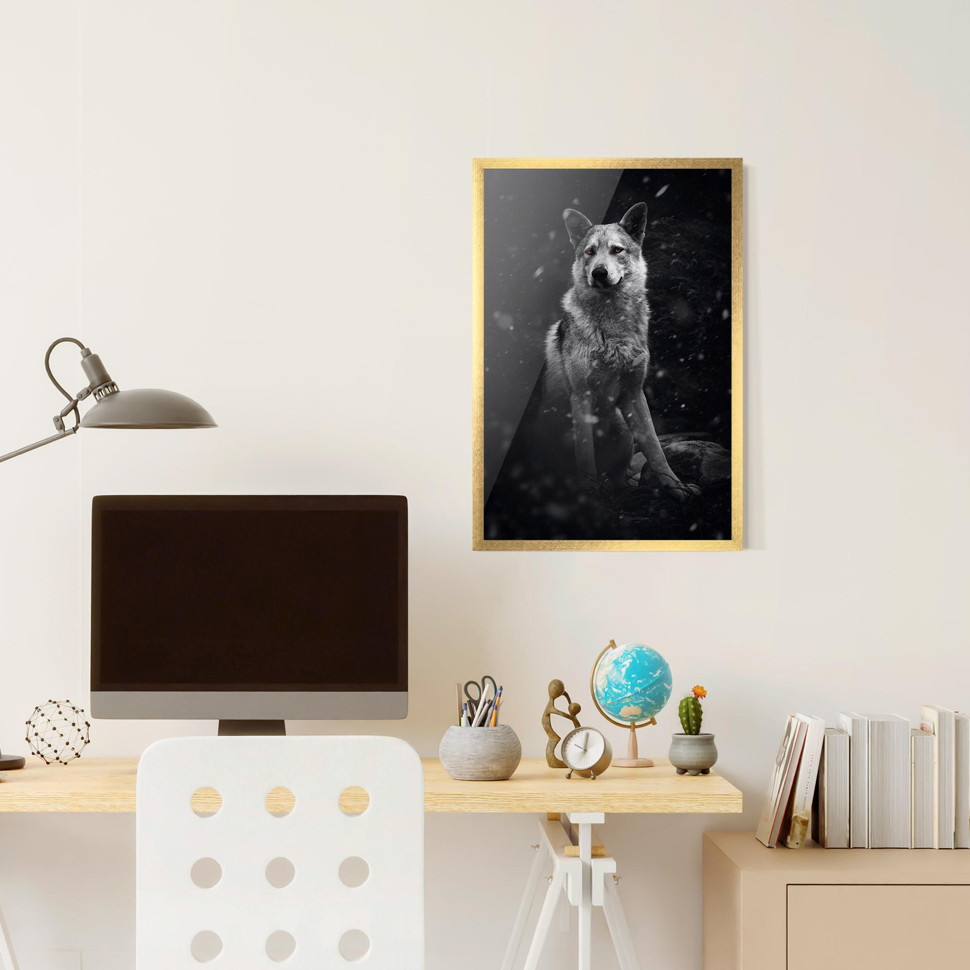Рамкиран постер Sitting Wolf mockup 6