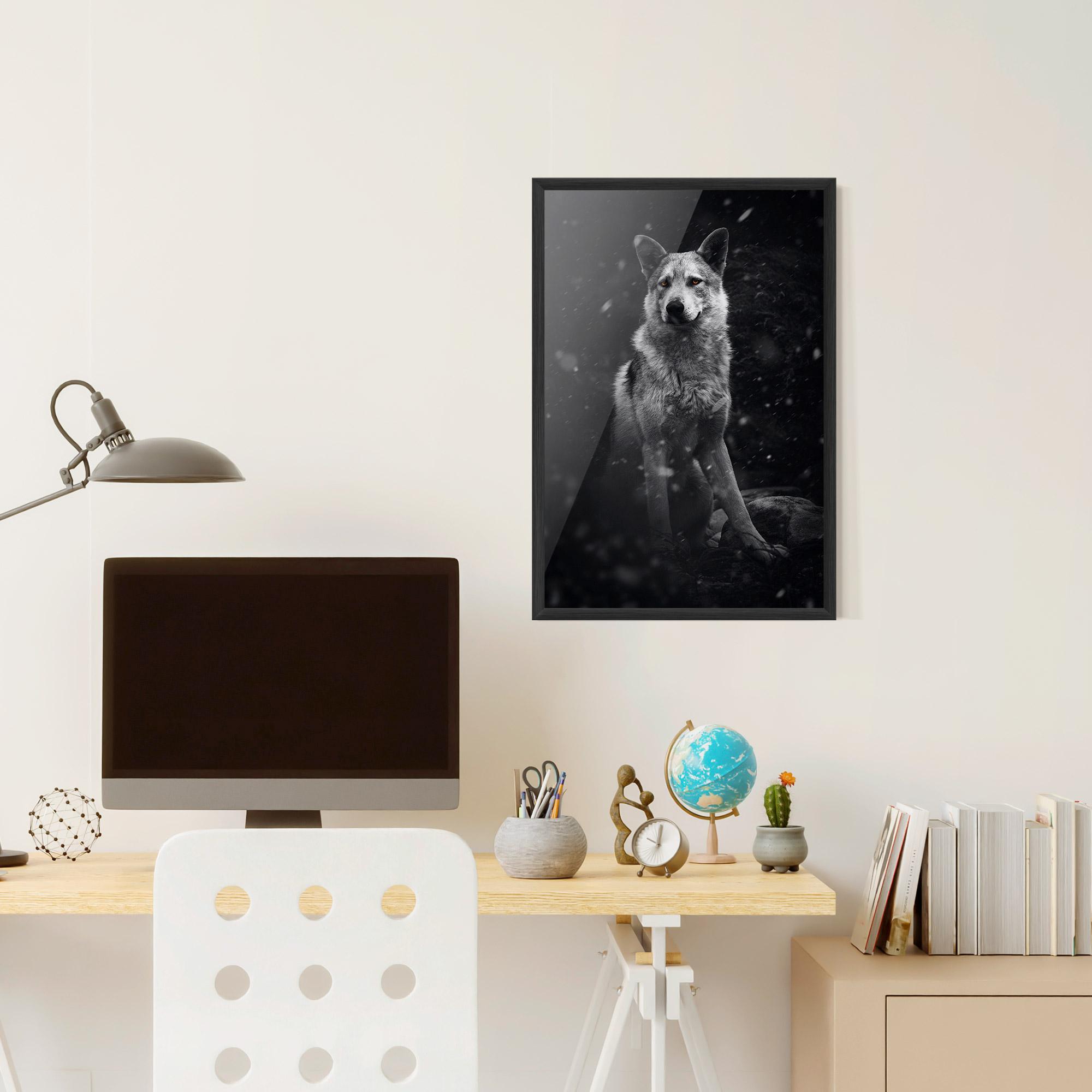 Рамкиран постер Sitting Wolf mockup 6