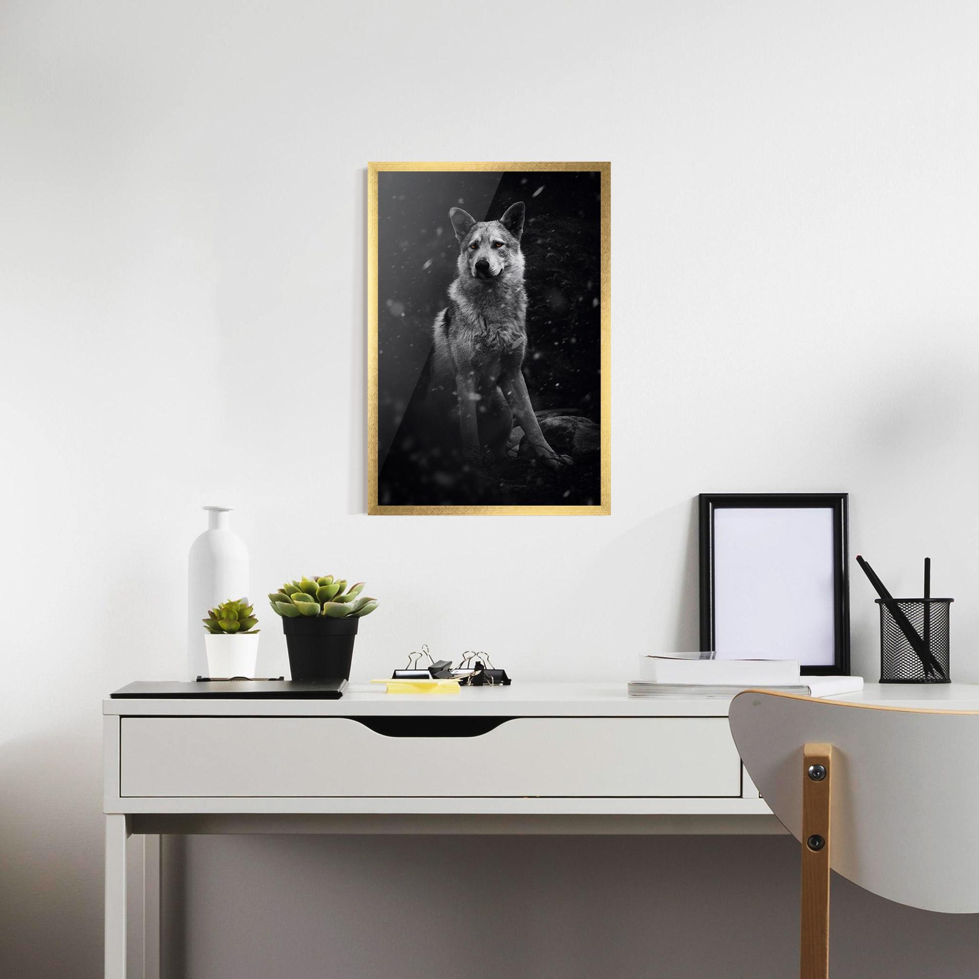 Рамкиран постер Sitting Wolf mockup 7
