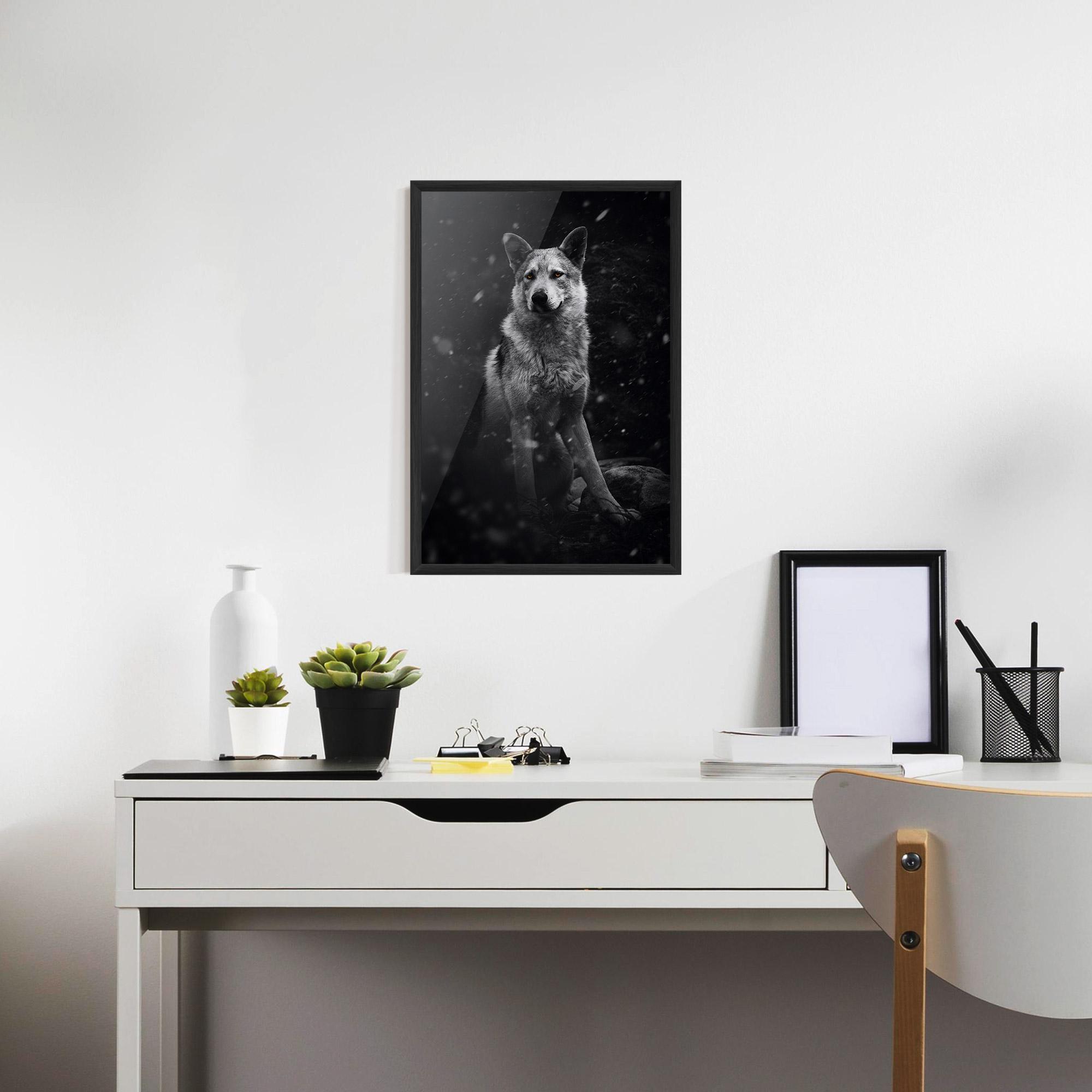 Рамкиран постер Sitting Wolf mockup 7