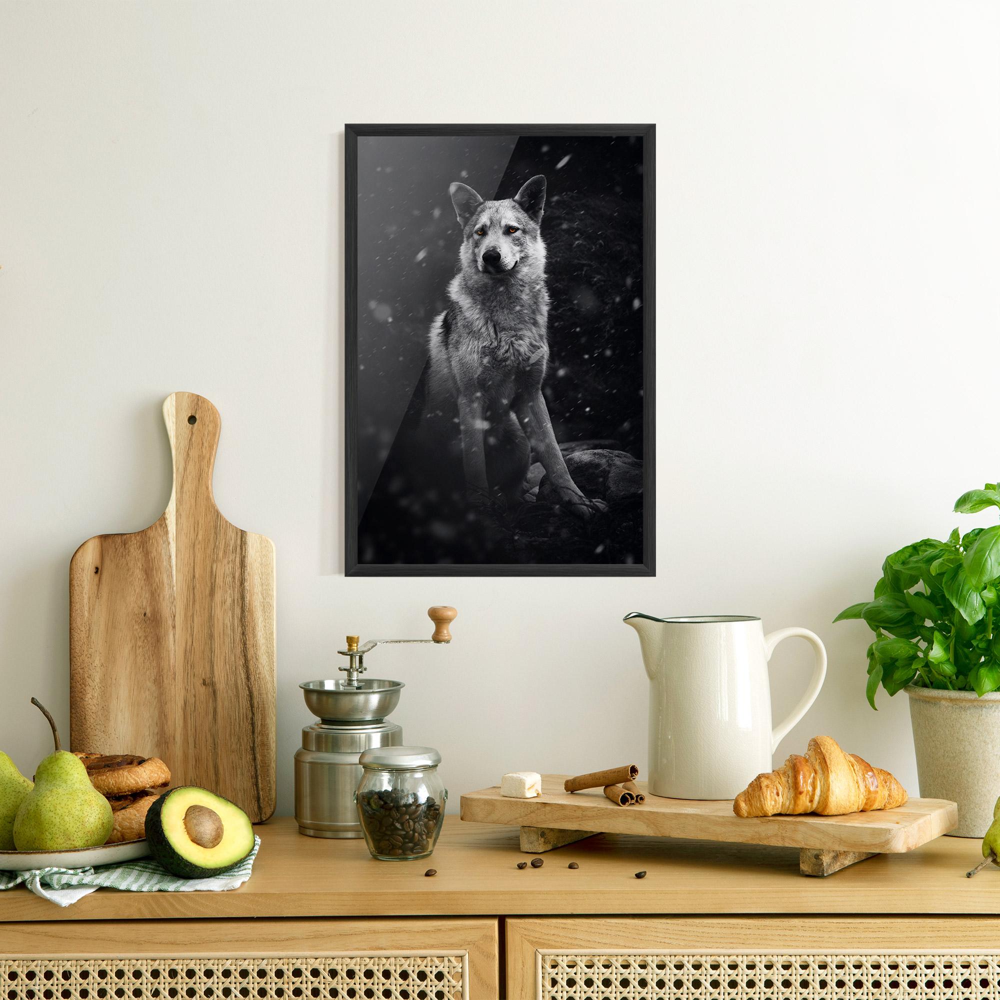 Рамкиран постер Sitting Wolf mockup 8