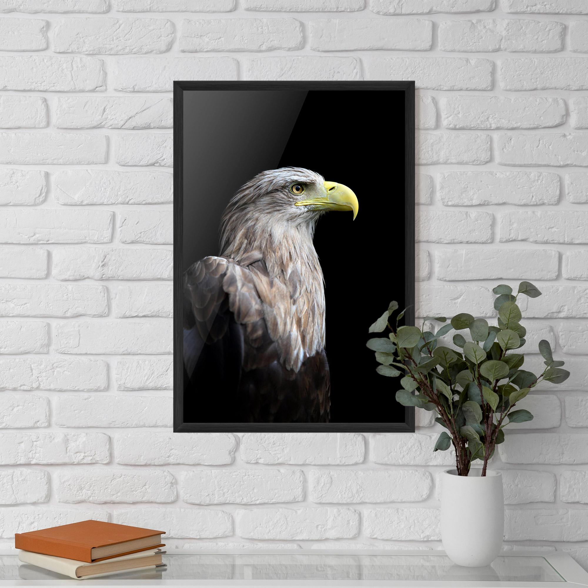 Рамкиран постер Close Up Eagle mockup 5