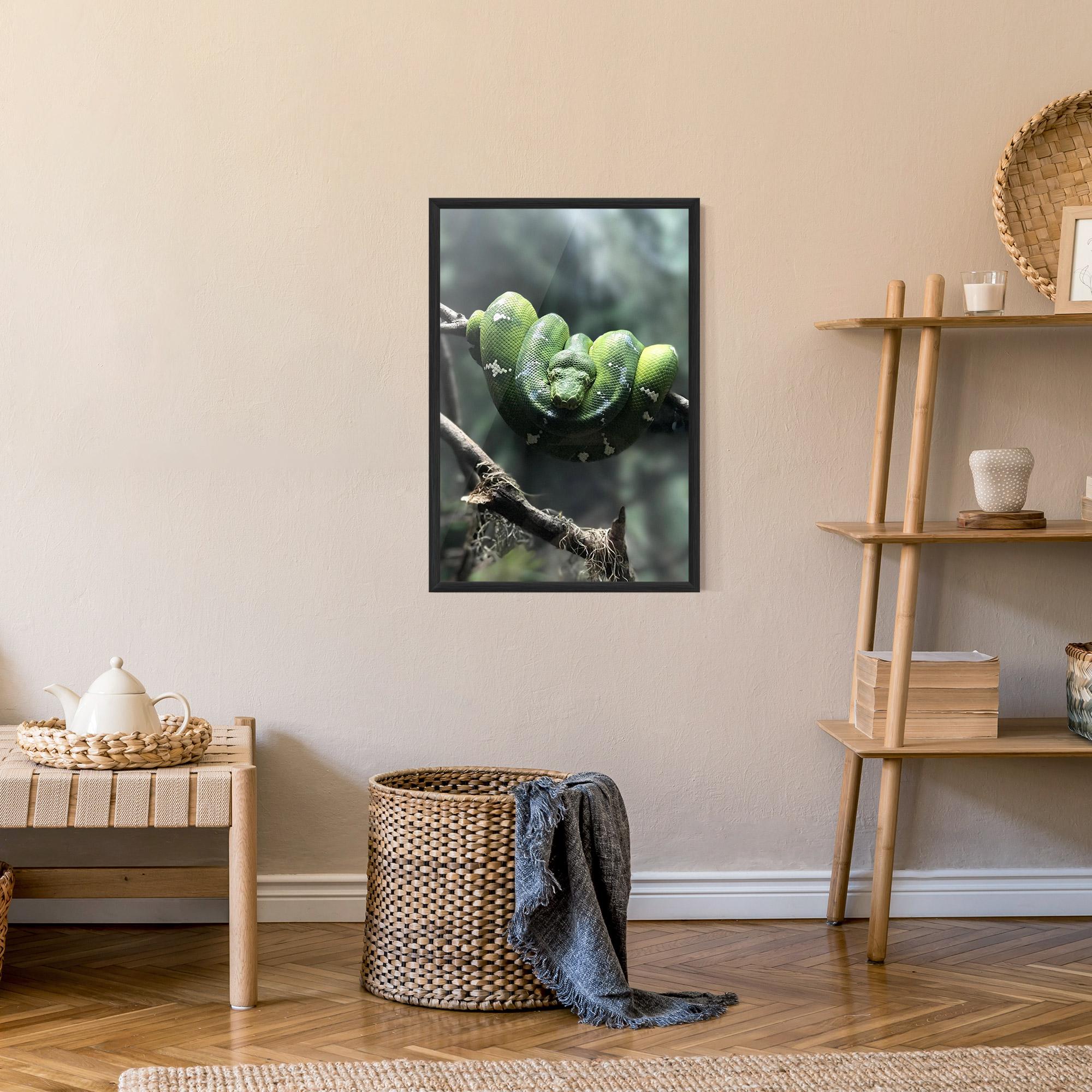 Рамкиран постер Sleepy Snake mockup 9