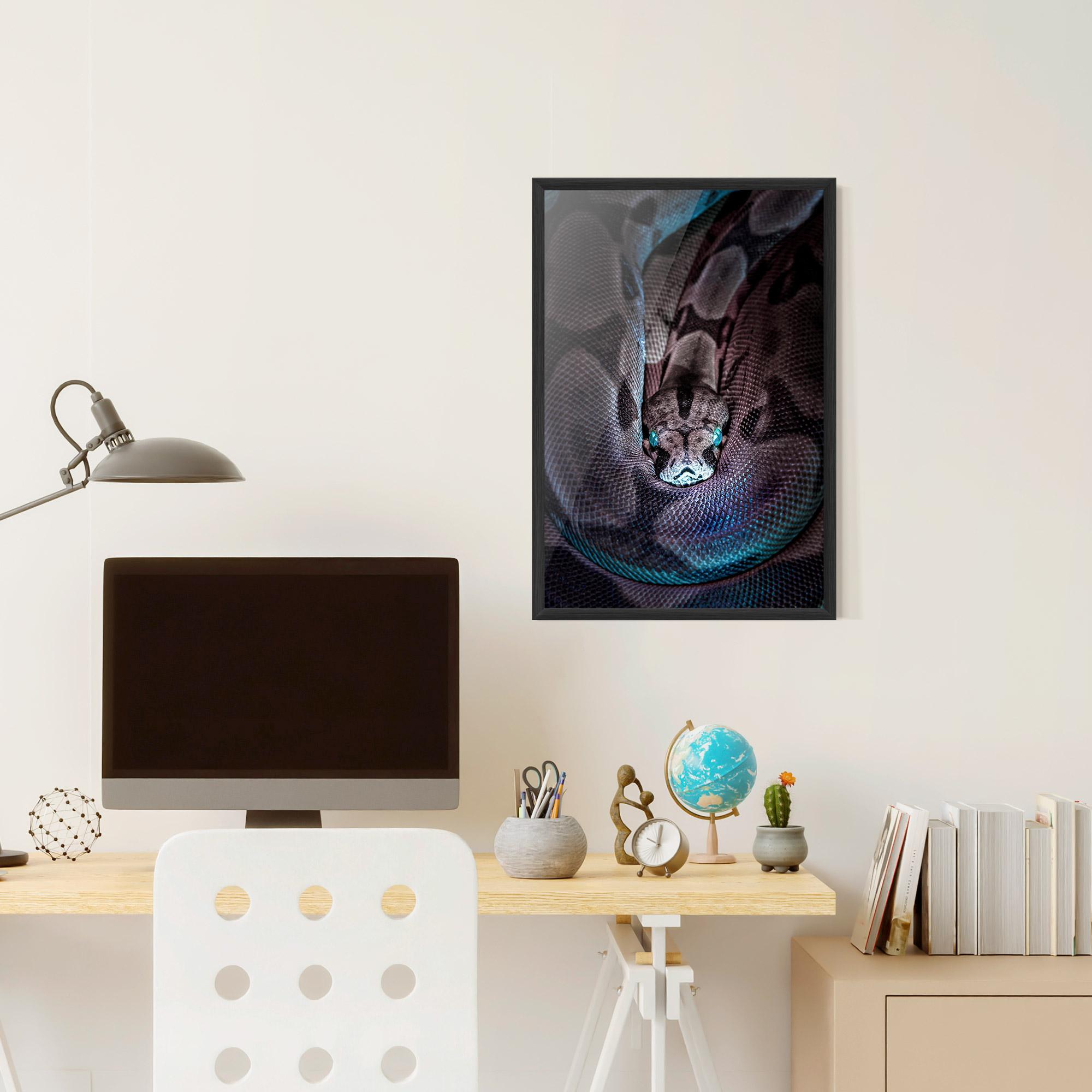 Рамкиран постер Vibrant Snake mockup 6