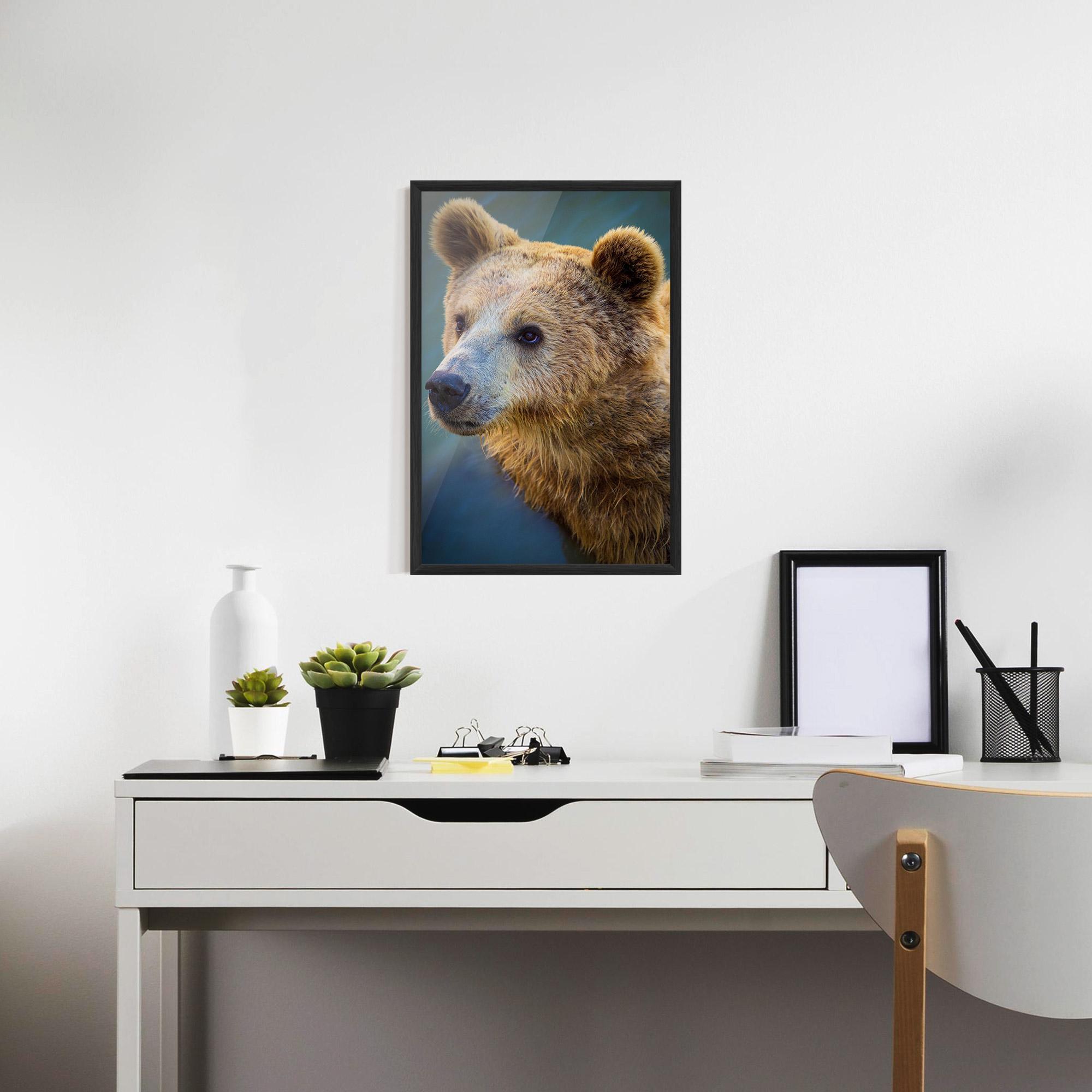 Рамкиран постер Bear Head mockup 7