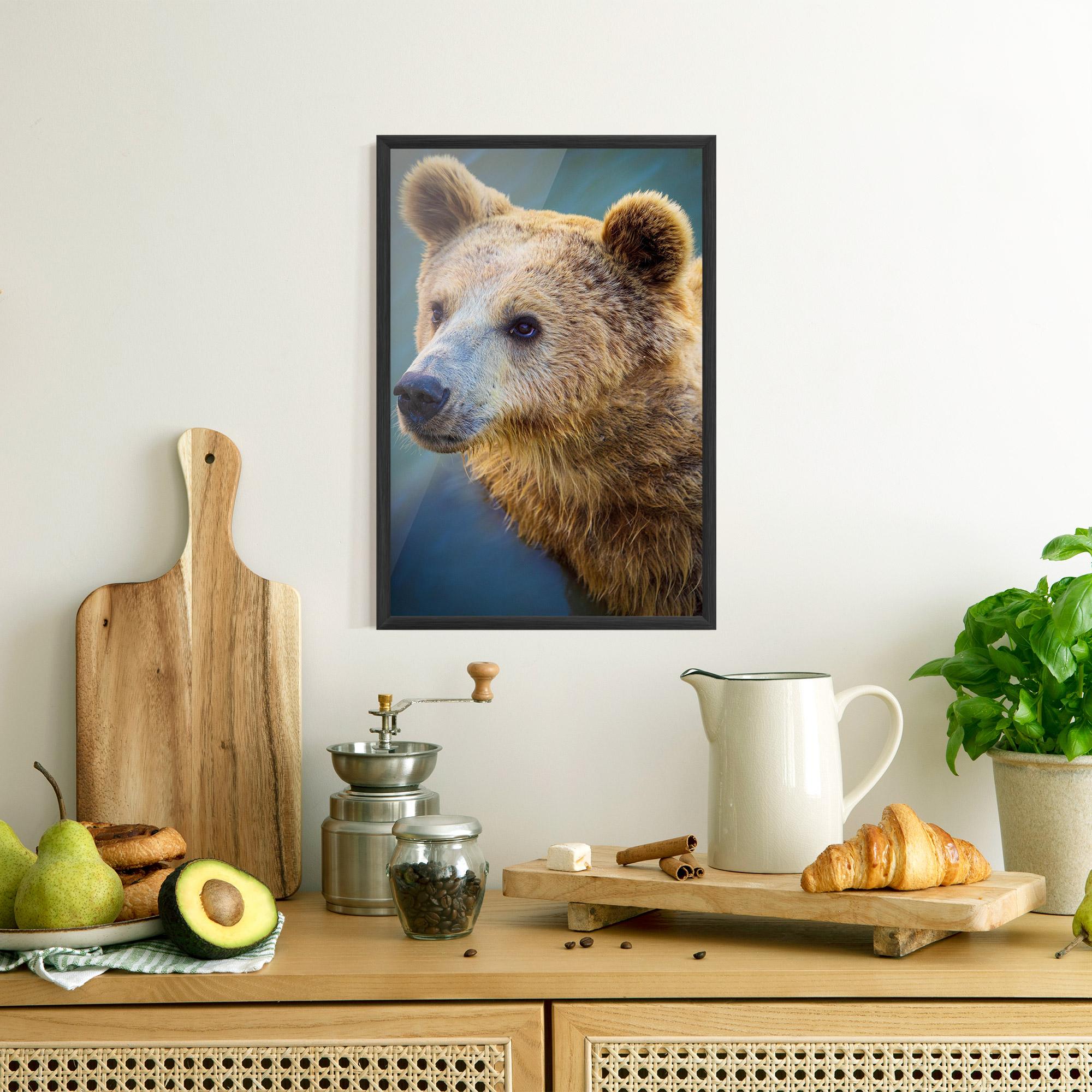 Рамкиран постер Bear Head mockup 8