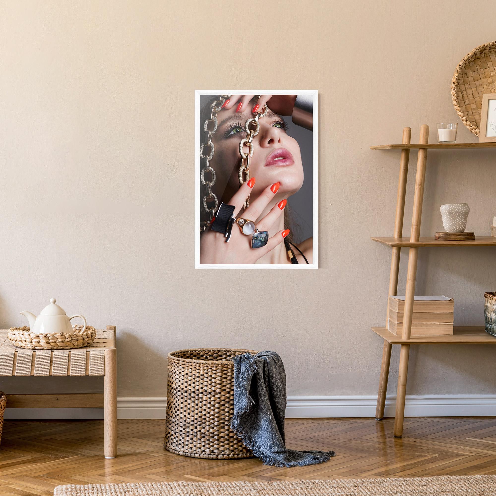 Рамкиран постер Big Chain Woman mockup 9