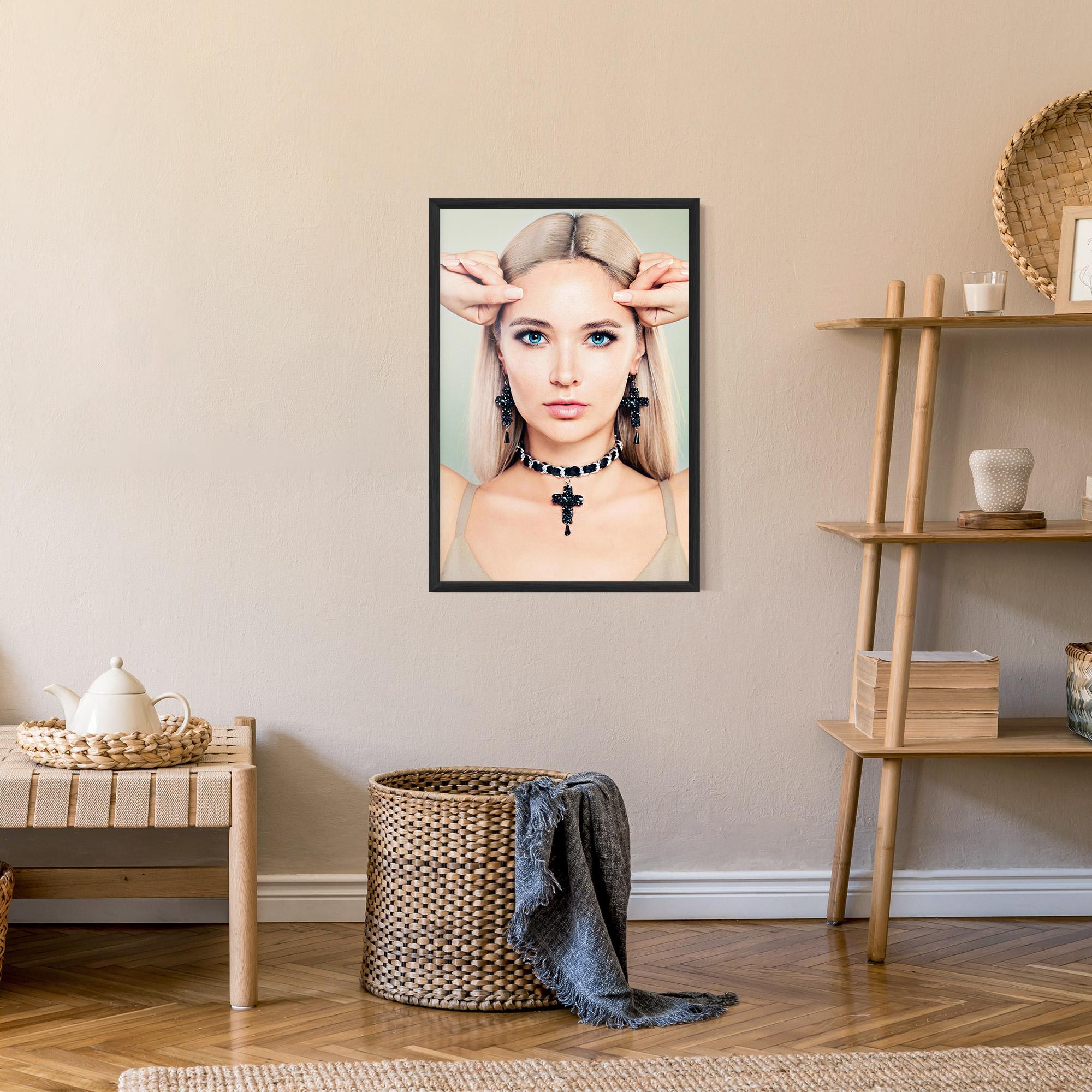 Рамкиран постер Matchy Earrings Necklaces mockup 9