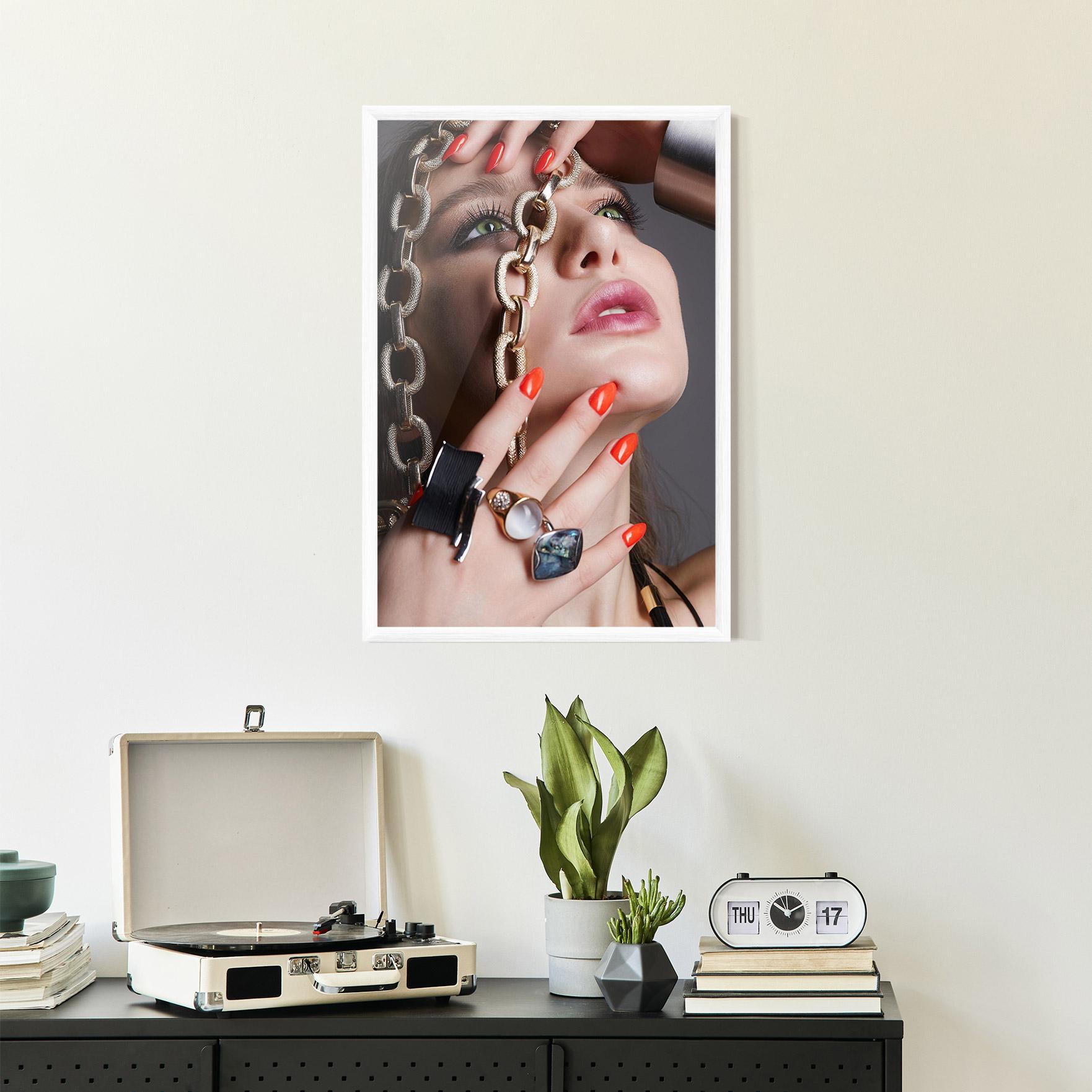 Рамкиран постер Big Chain Woman mockup 2