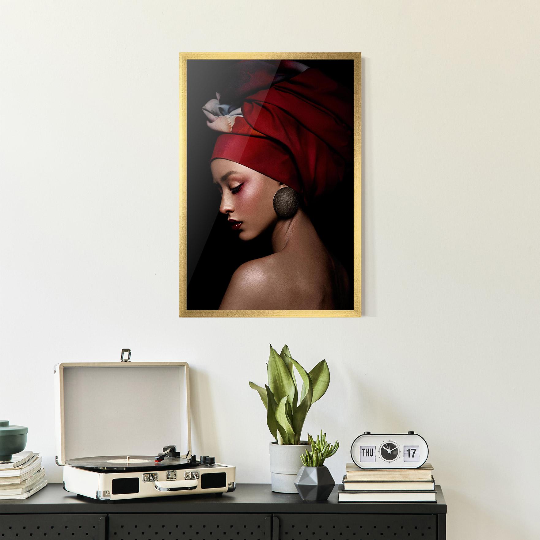 Рамкиран постер Big Circle Earring mockup 2