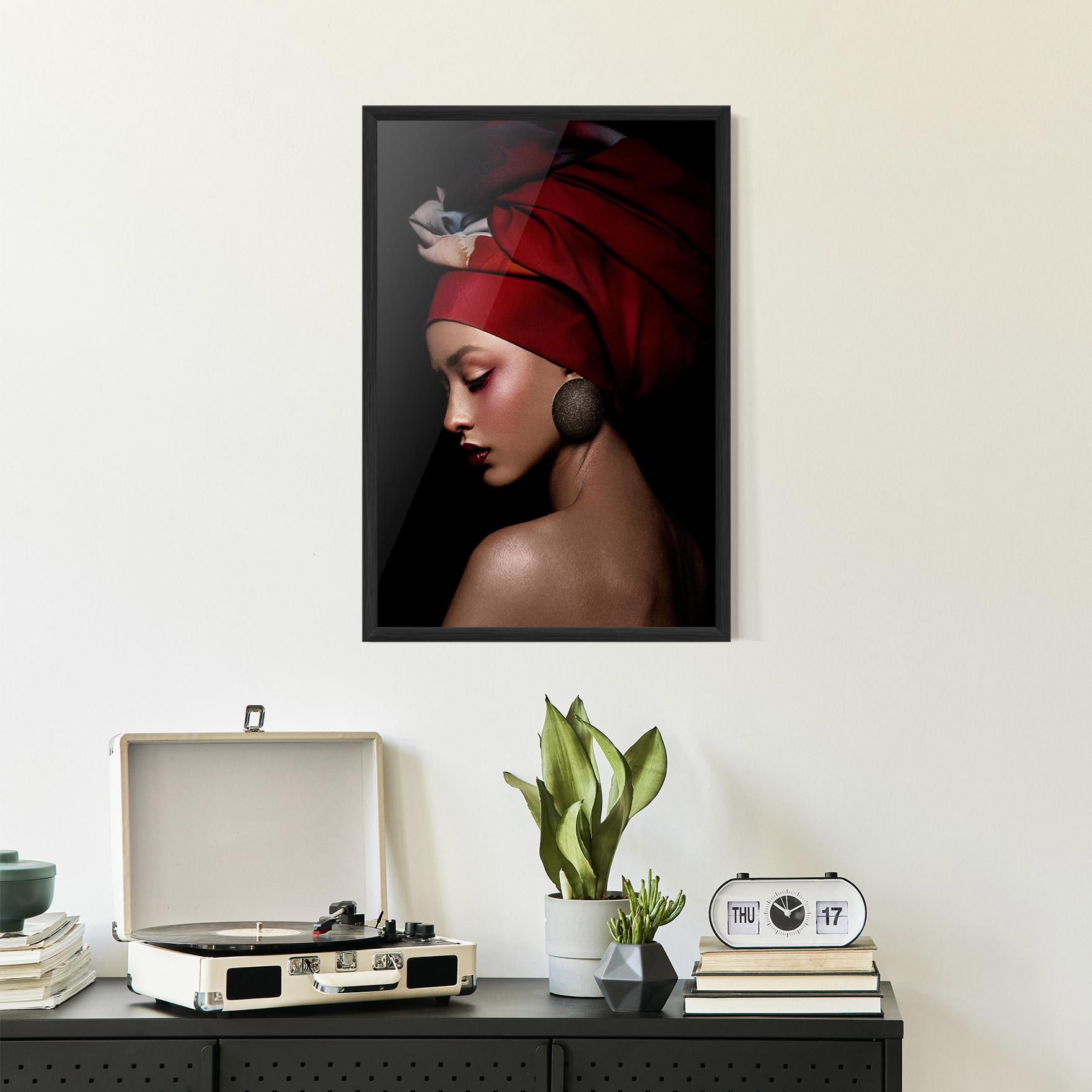 Рамкиран постер Big Circle Earring mockup 2