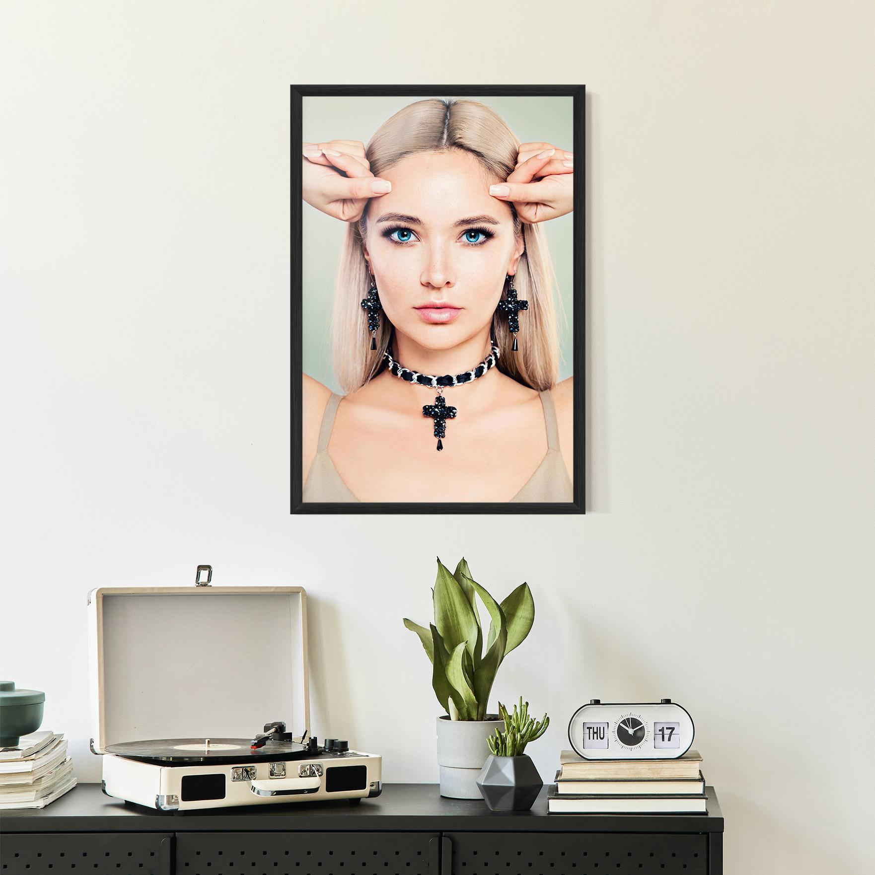 Рамкиран постер Matchy Earrings Necklaces mockup 2