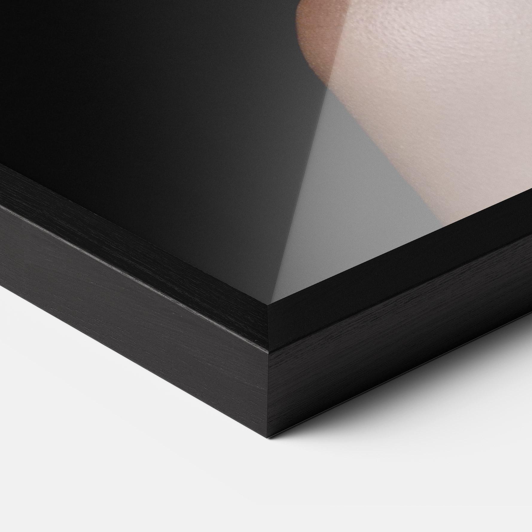 Рамкиран постер Big Circle Earring mockup 3