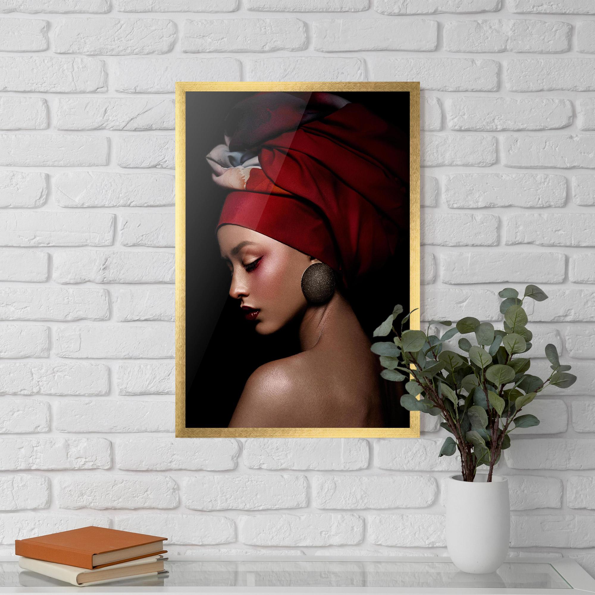 Рамкиран постер Big Circle Earring mockup 5