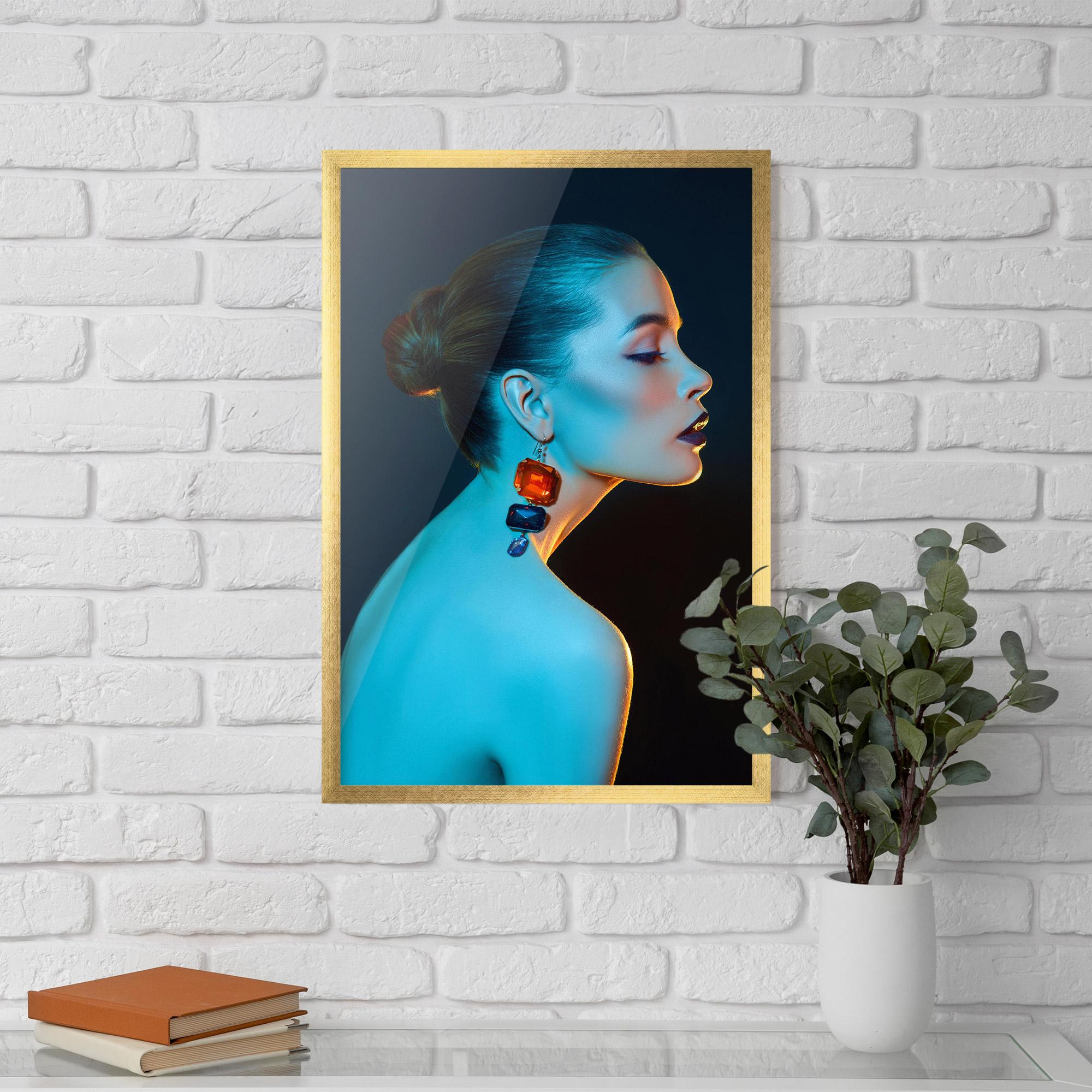 Рамкиран постер Blue Light Earring mockup 5