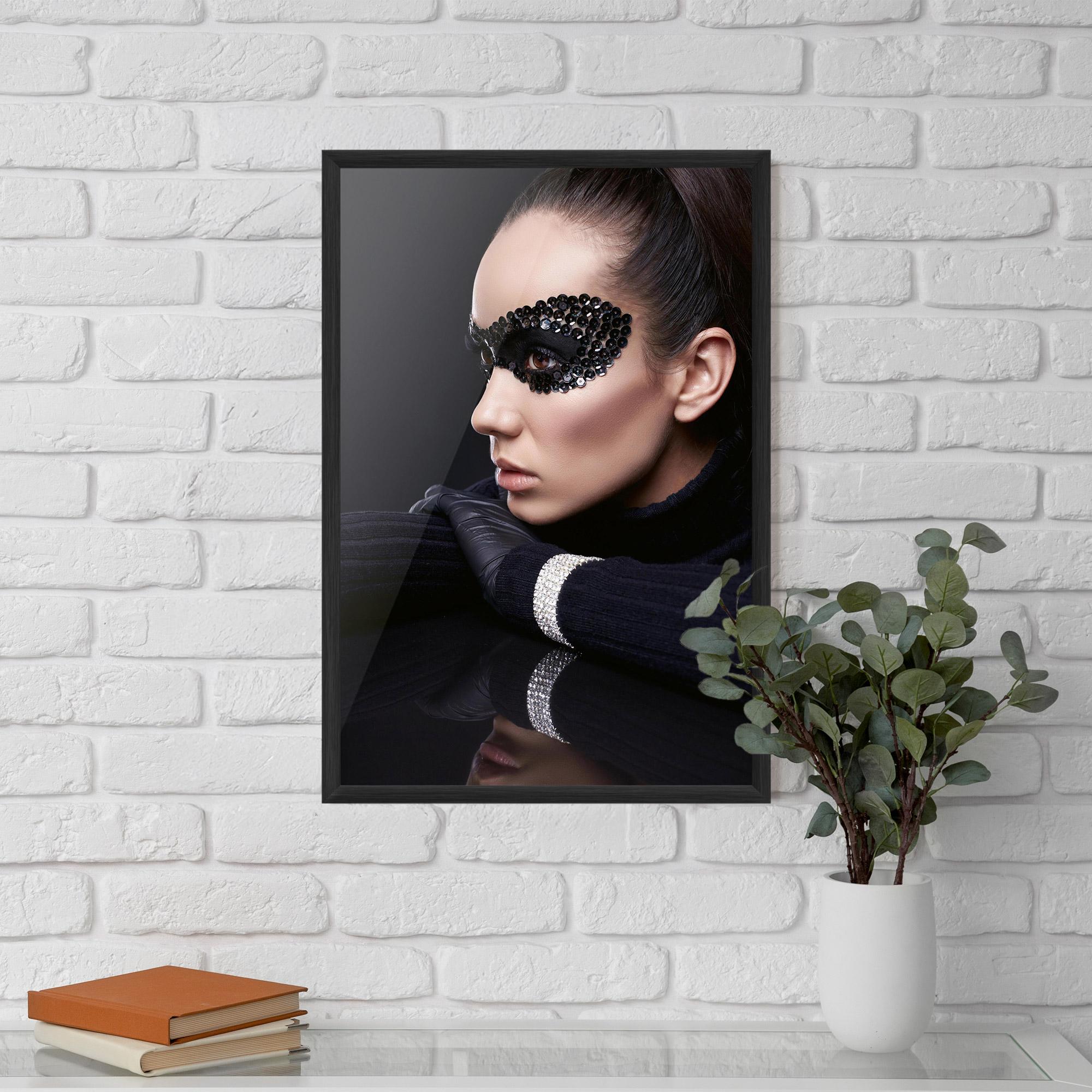 Рамкиран постер Mirrored Bracelet mockup 5