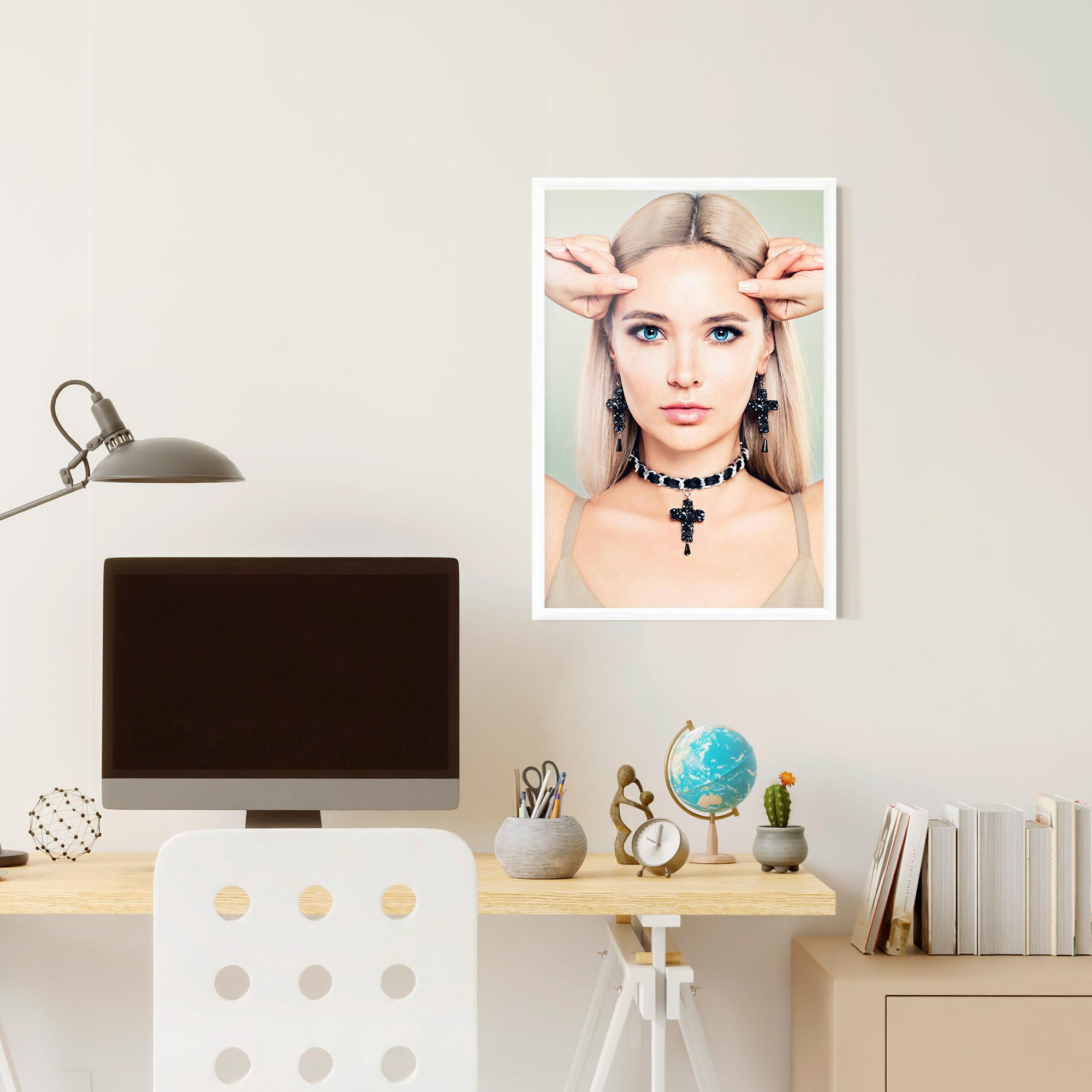Рамкиран постер Matchy Earrings Necklaces mockup 6