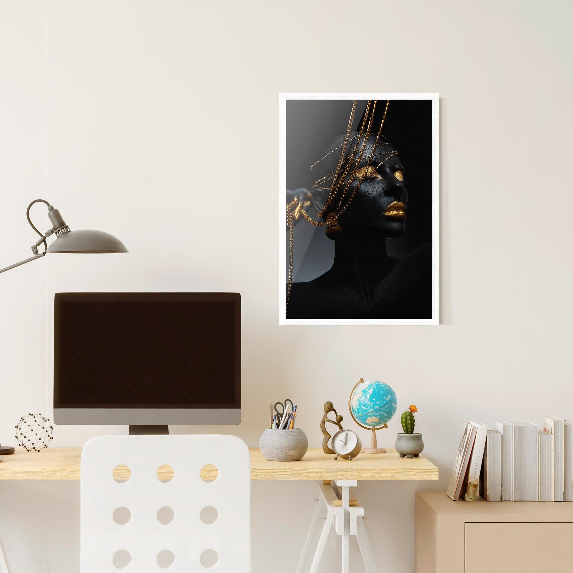 Рамкиран постер Pretty Gold Chain mockup 6