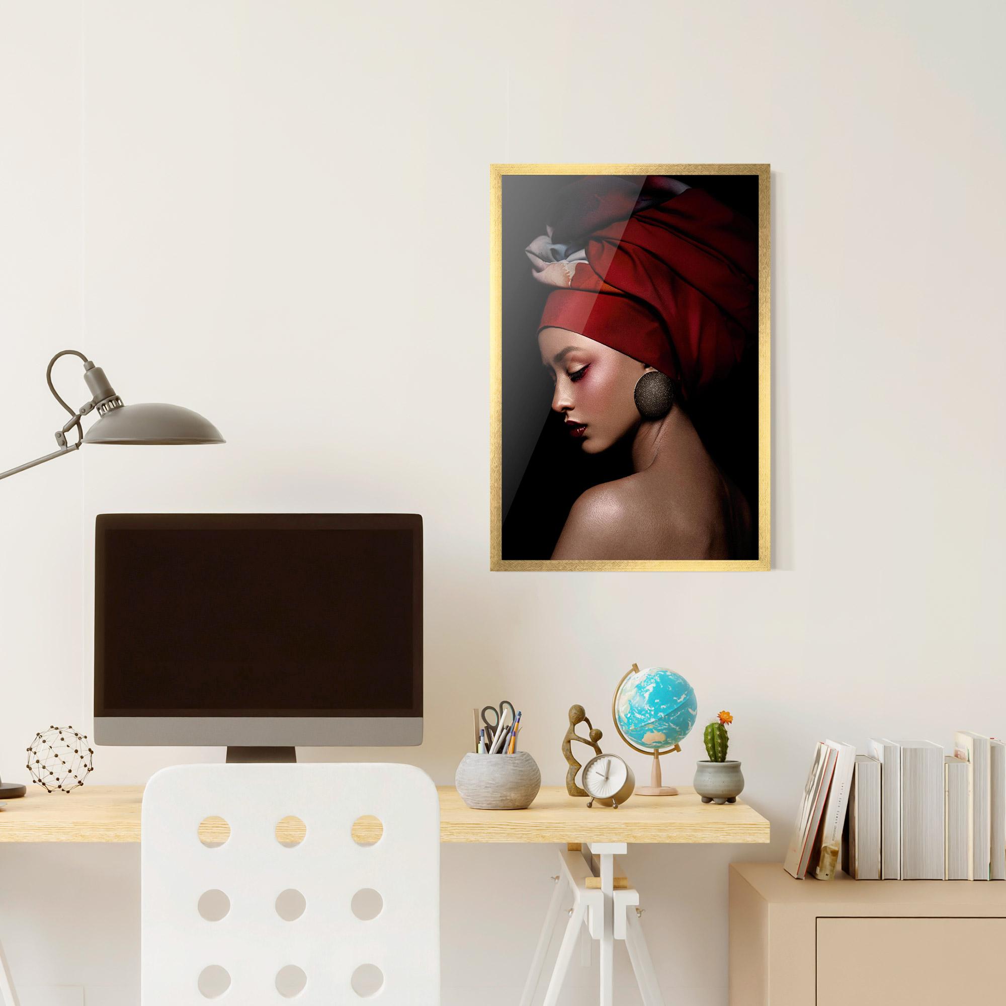 Рамкиран постер Big Circle Earring mockup 6