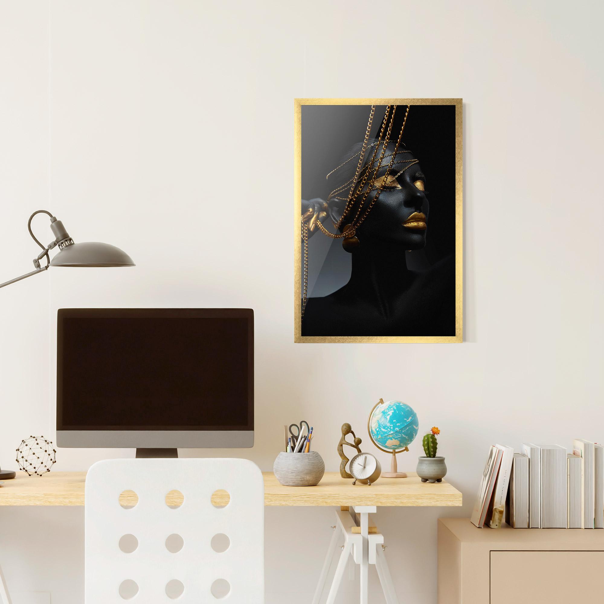 Рамкиран постер Pretty Gold Chain mockup 6