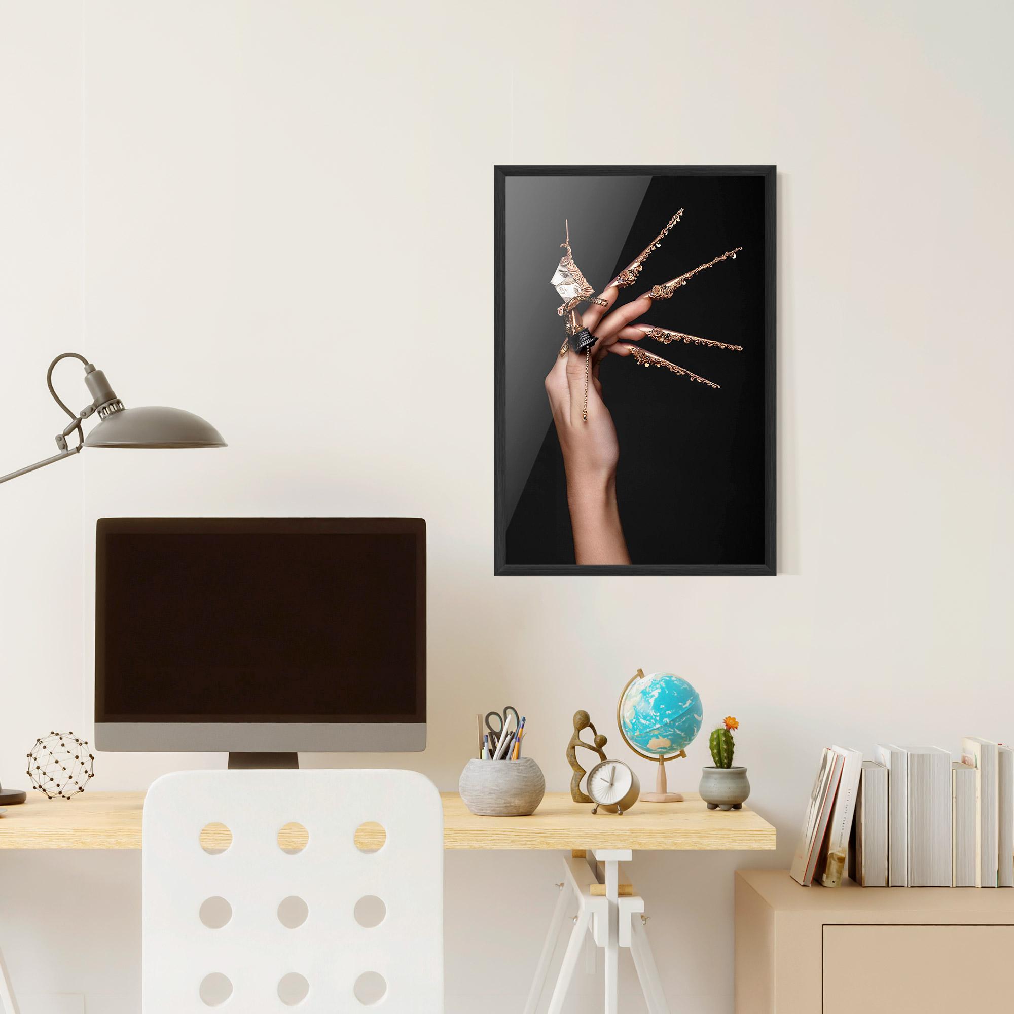 Рамкиран постер Creative Design Nails mockup 6