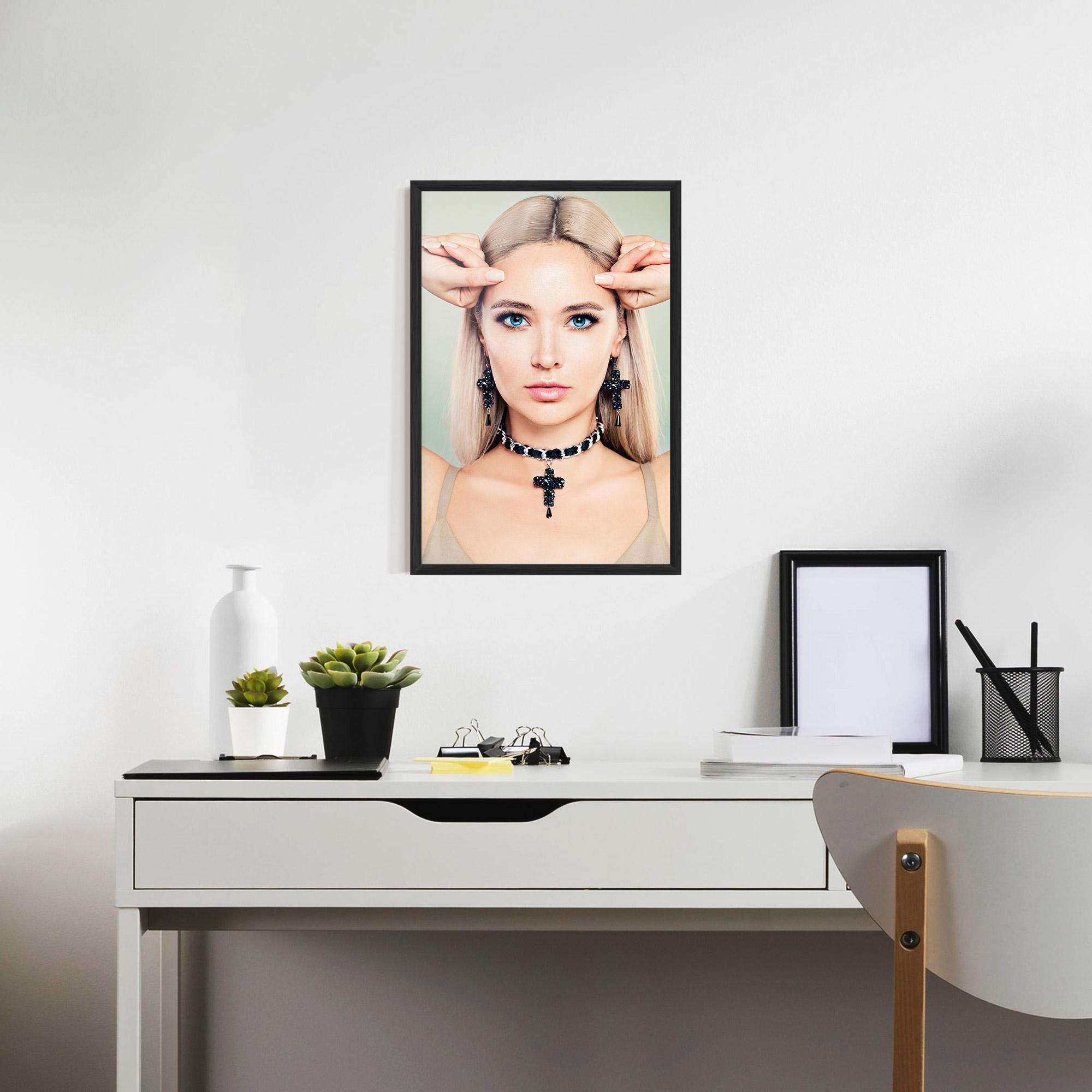 Рамкиран постер Matchy Earrings Necklaces mockup 7