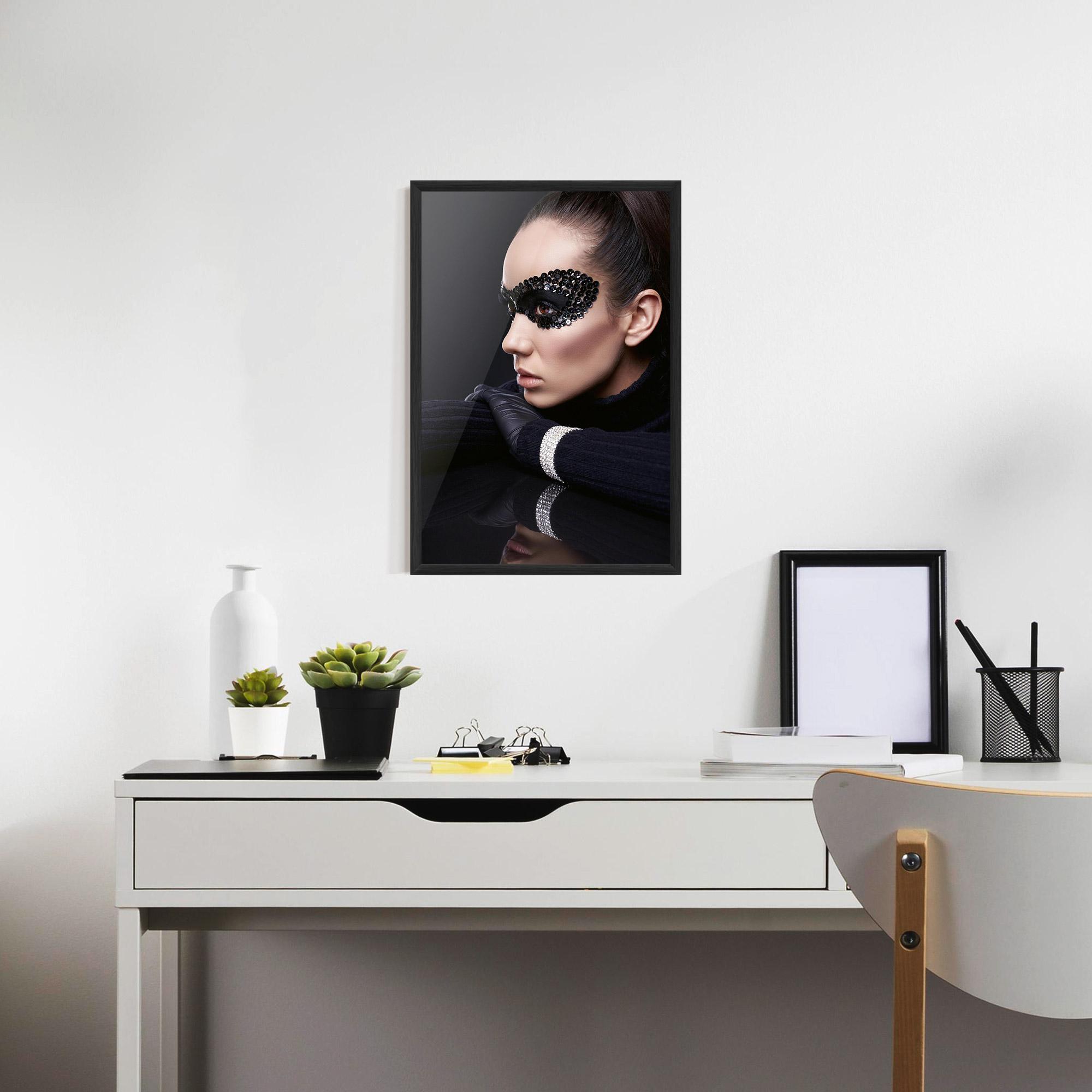 Рамкиран постер Mirrored Bracelet mockup 7