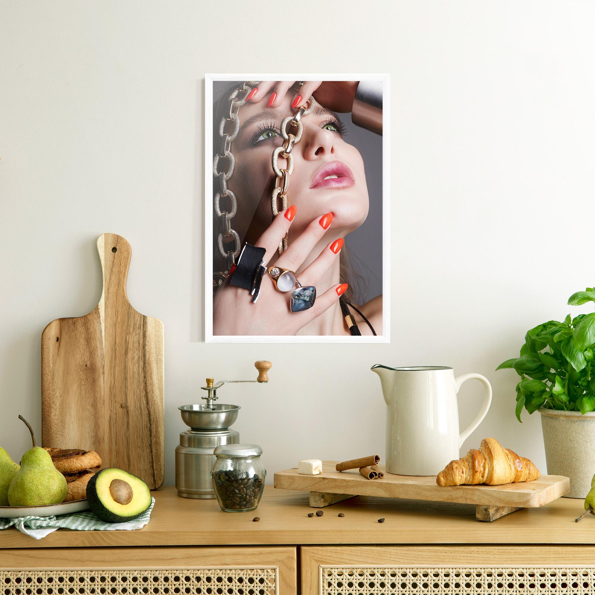 Рамкиран постер Big Chain Woman mockup 8