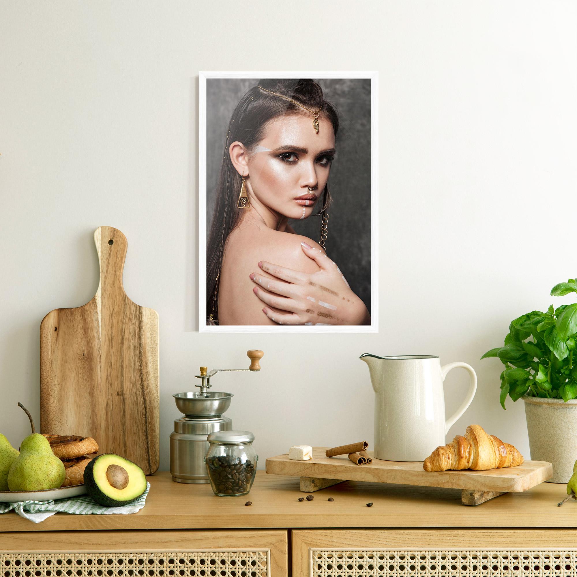 Рамкиран постер Gold Triangle Earring mockup 8