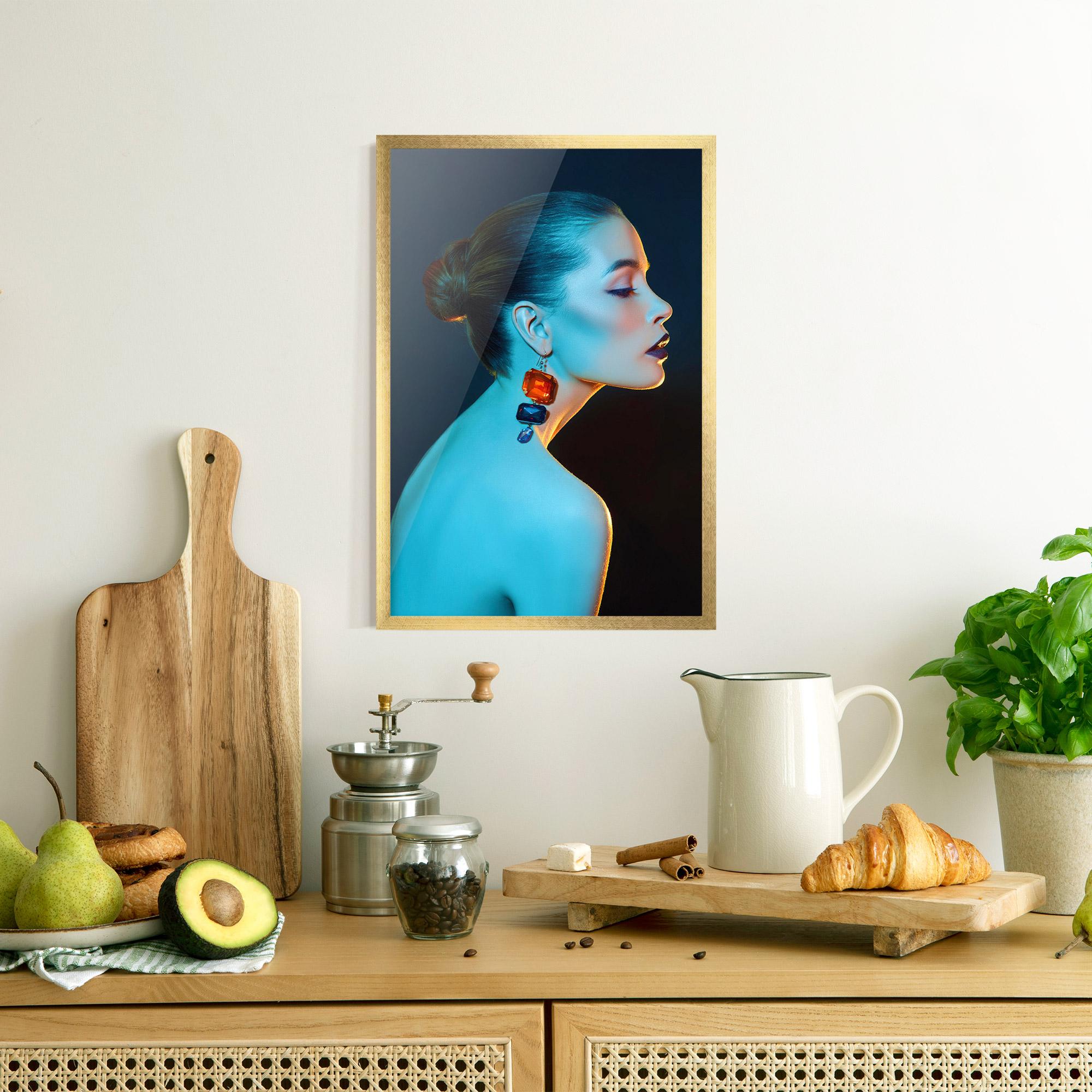 Рамкиран постер Blue Light Earring mockup 8