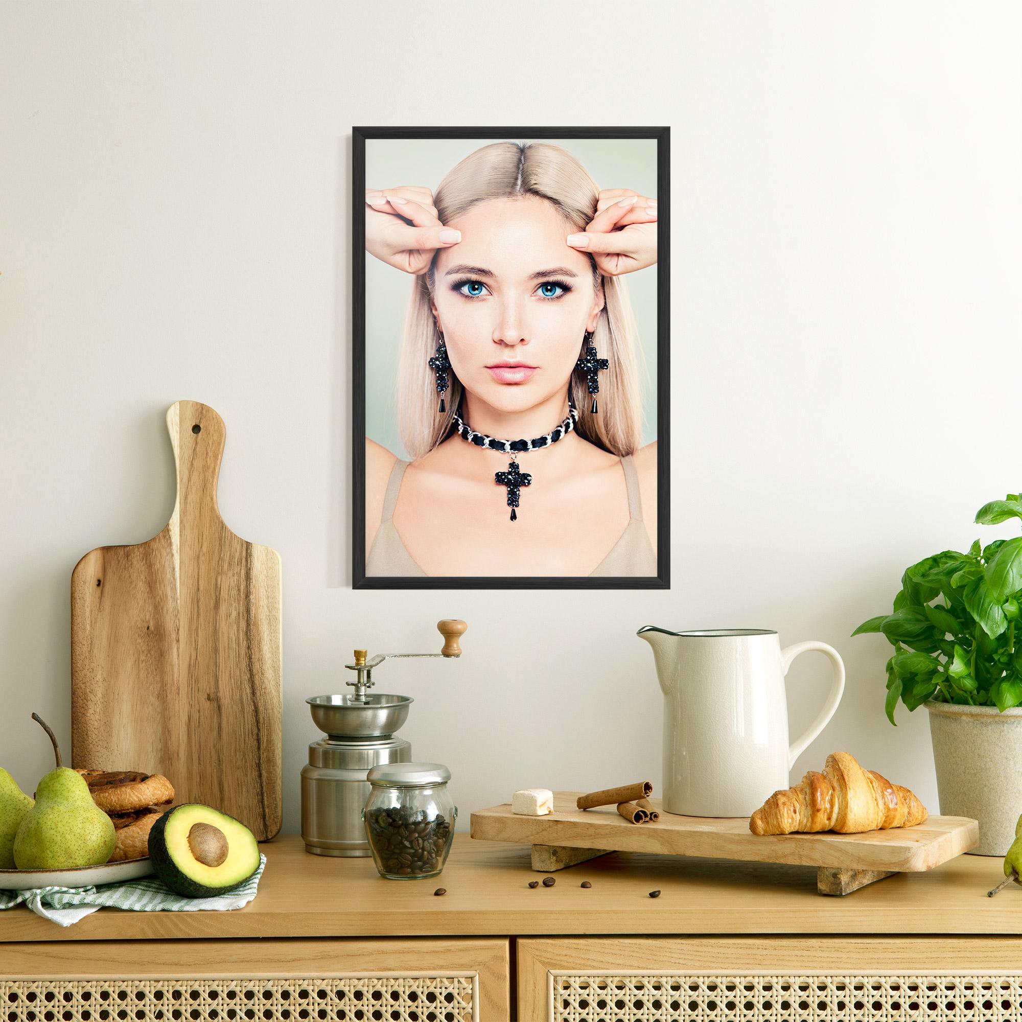 Рамкиран постер Matchy Earrings Necklaces mockup 8