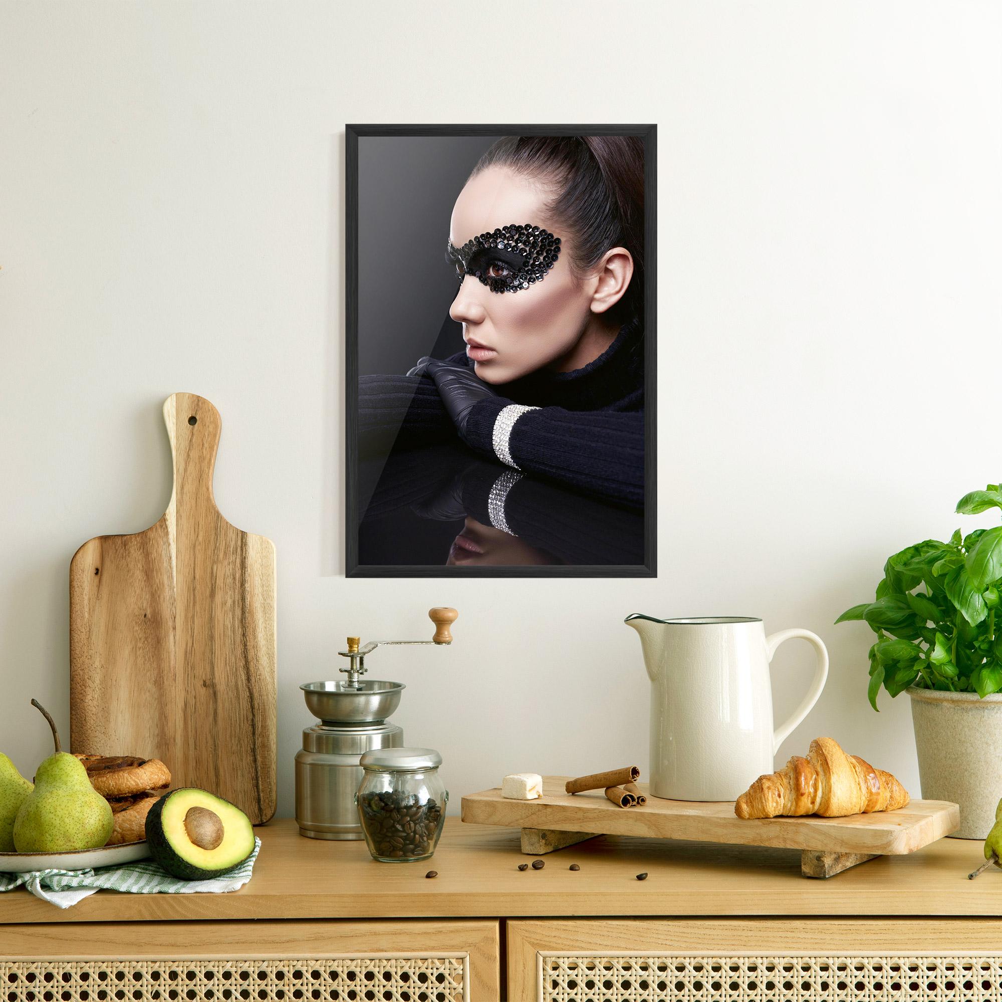 Рамкиран постер Mirrored Bracelet mockup 8