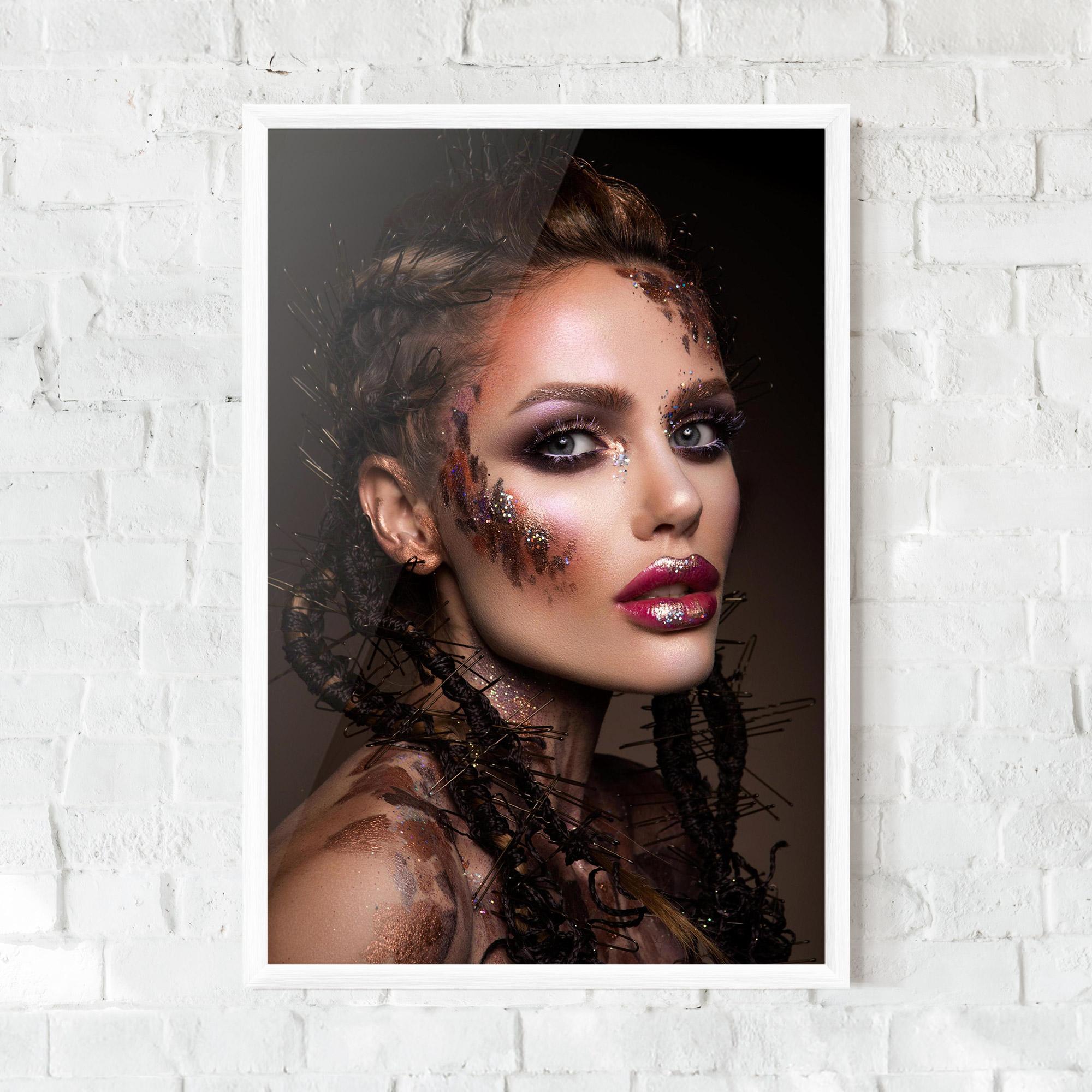 Рамкиран постер Purple Eyelashes mockup 0