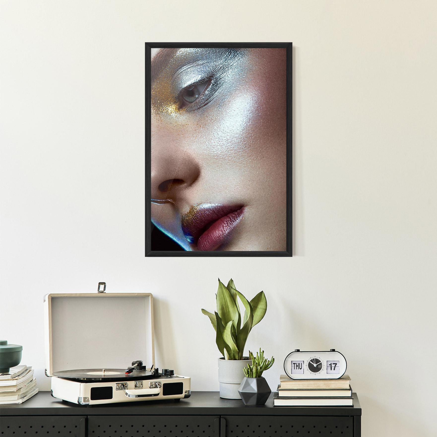 Рамкиран постер Golden Silver Makeup mockup 2