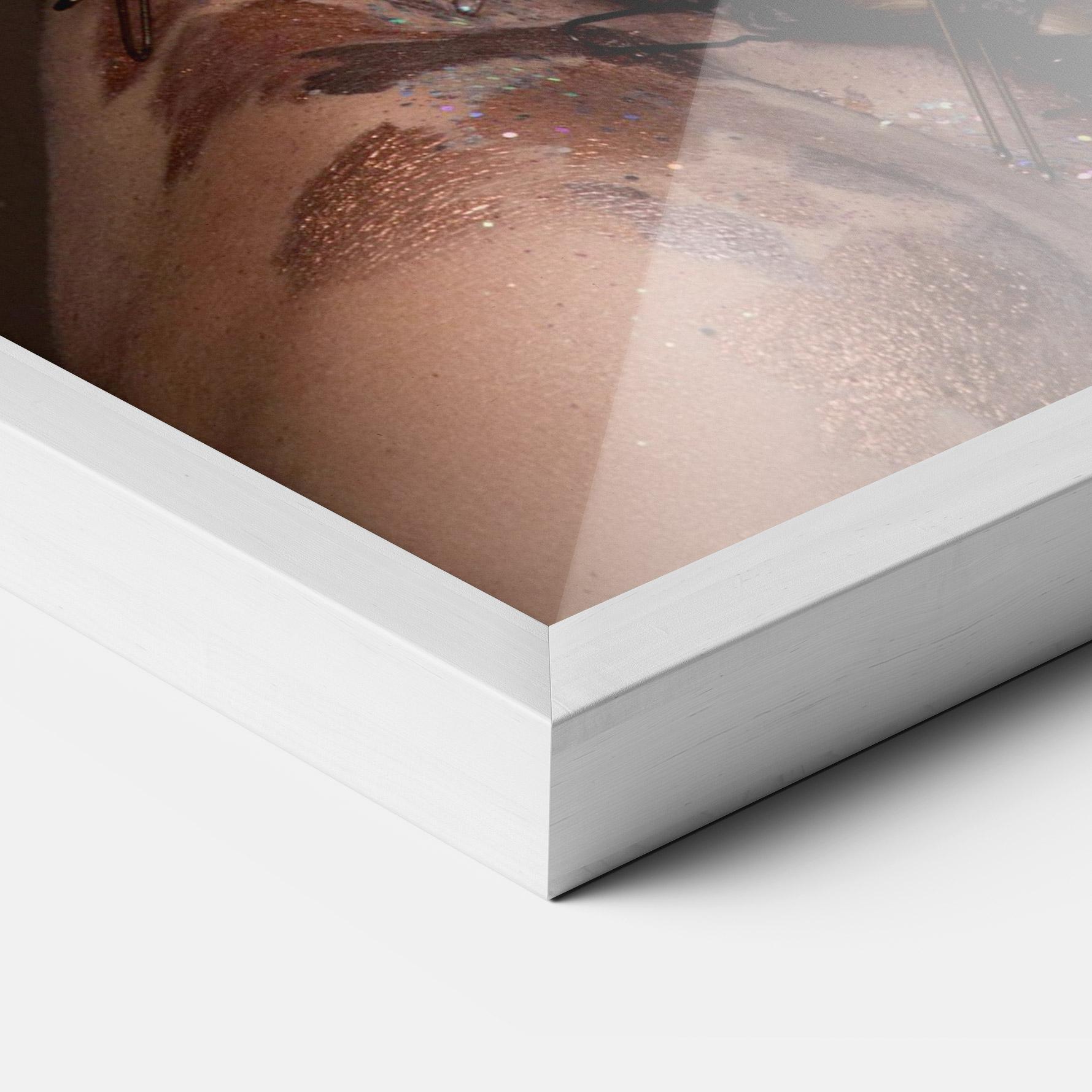 Рамкиран постер Purple Eyelashes mockup 3