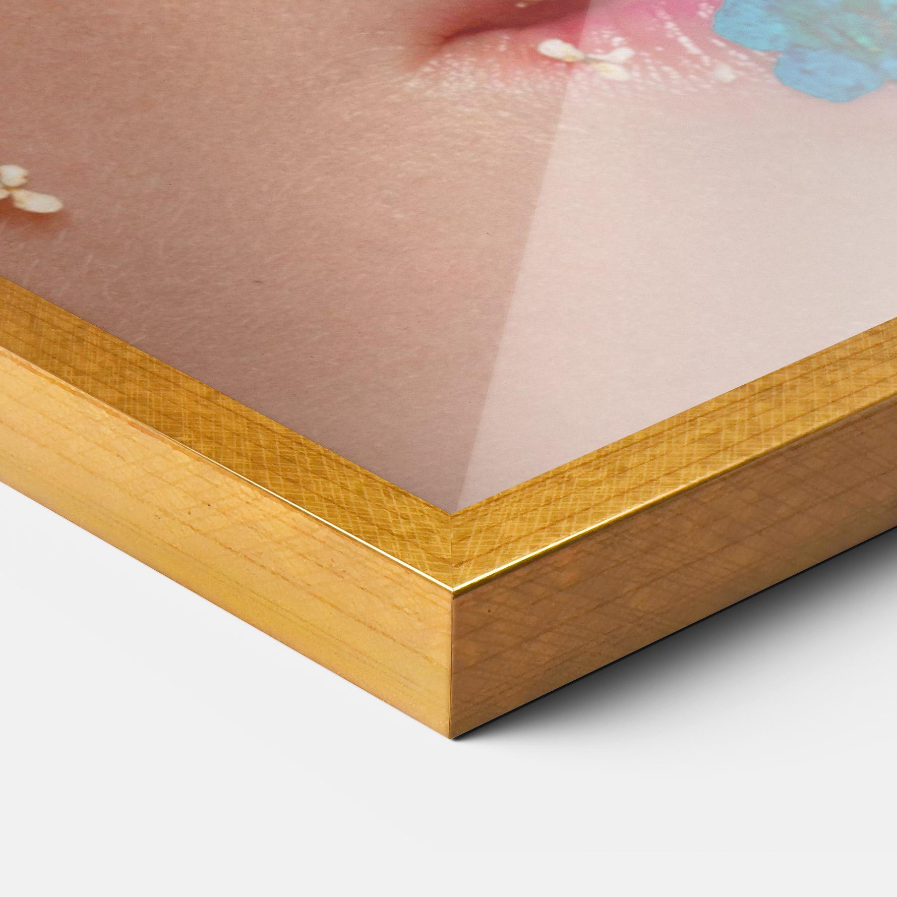 Рамкиран постер Pretty Orange Make Up mockup 3