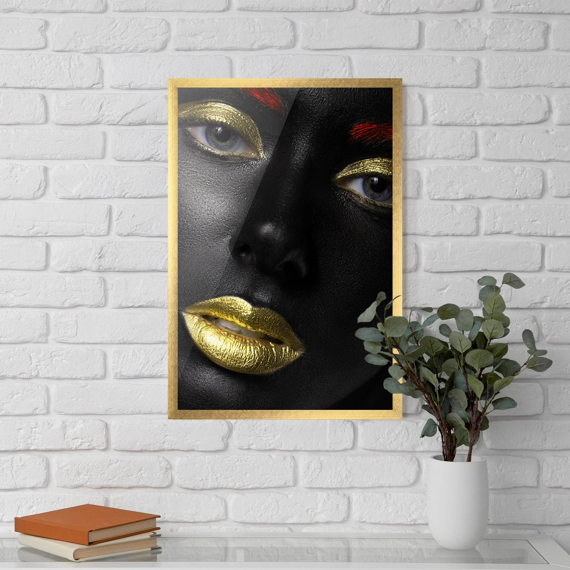 Рамкиран постер Gold Make Up And Lips mockup 5