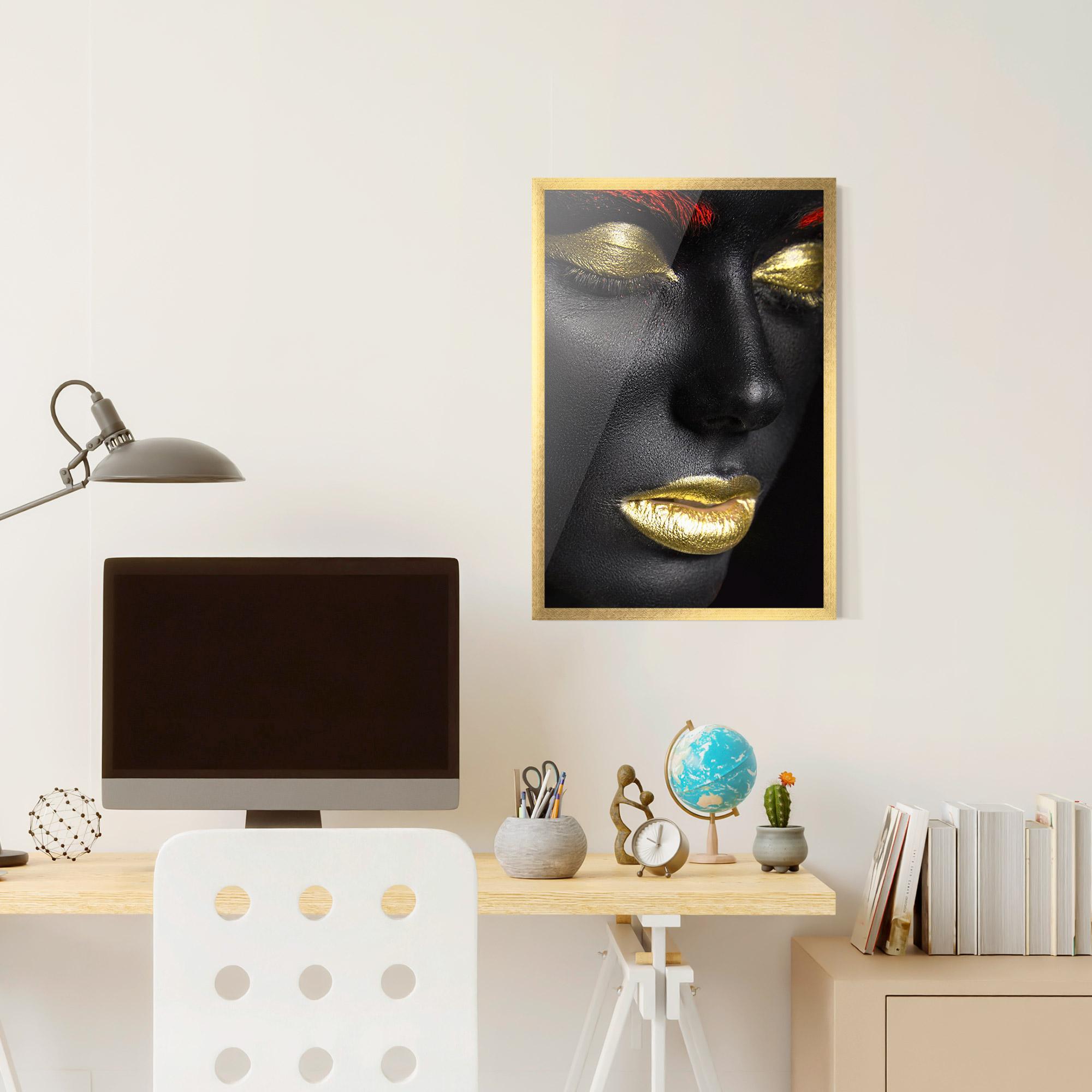 Рамкиран постер Red Eyebrows mockup 6