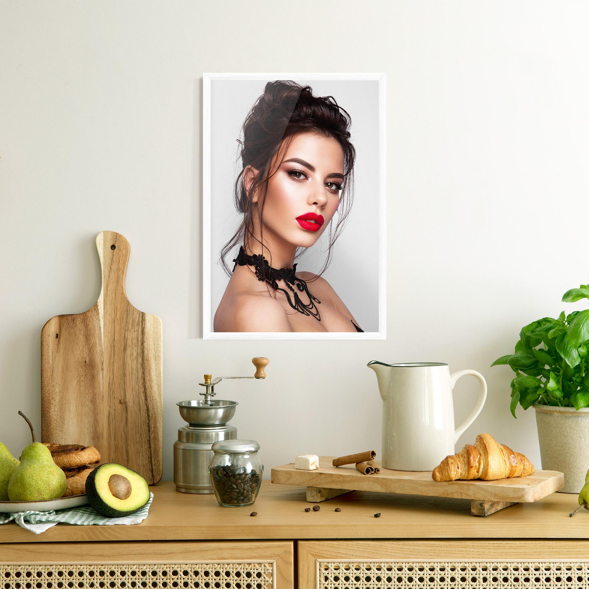 Рамкиран постер Pretty Brunette Makeup mockup 8