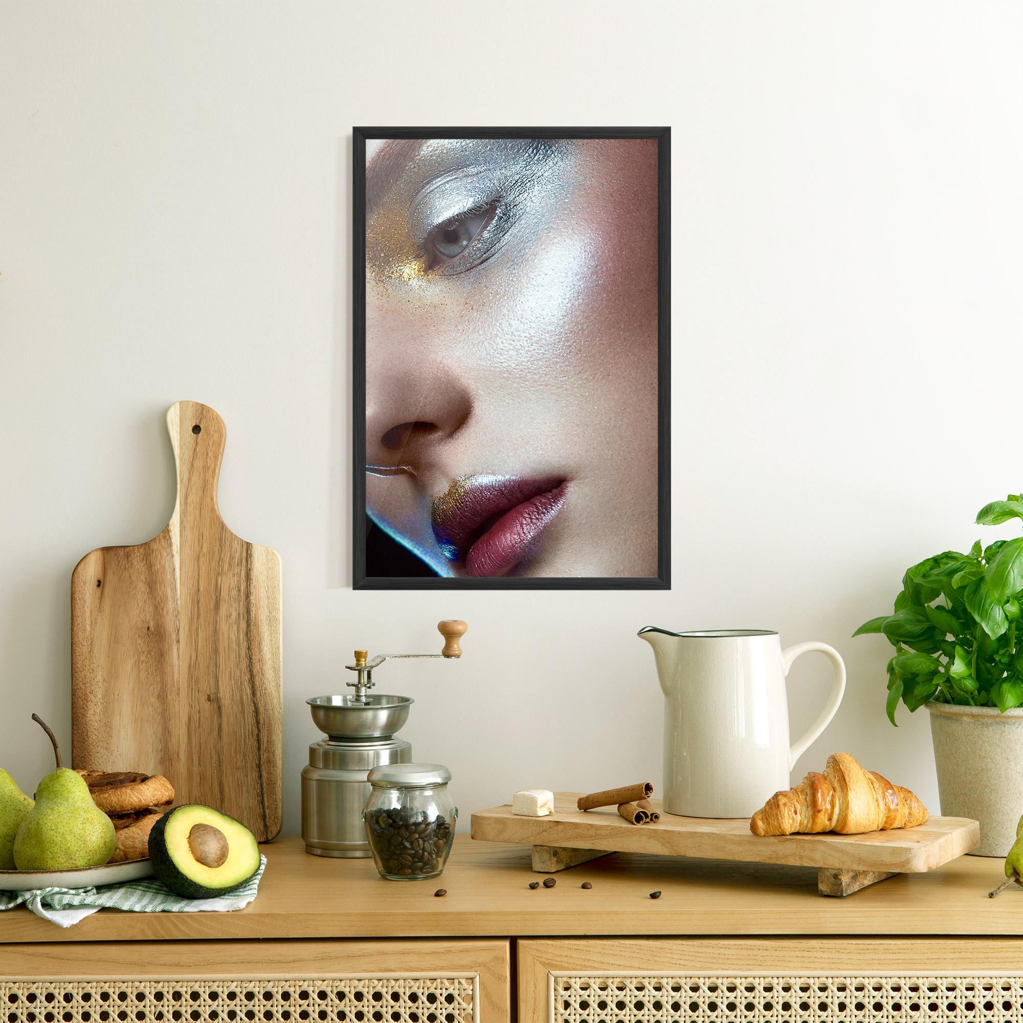 Рамкиран постер Golden Silver Makeup mockup 8