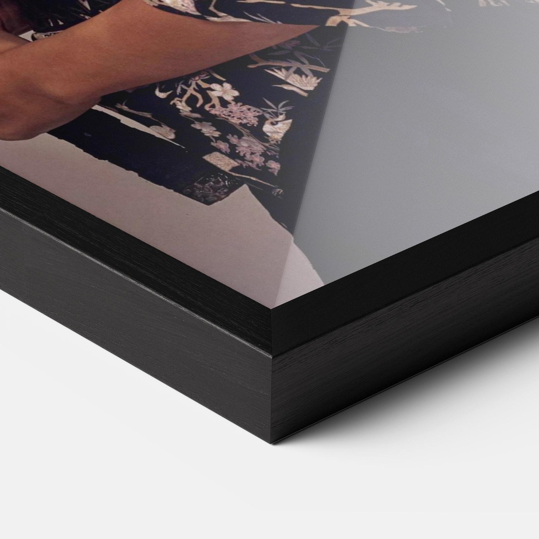 Рамкиран постер Warrior Mirrored Woman mockup 3