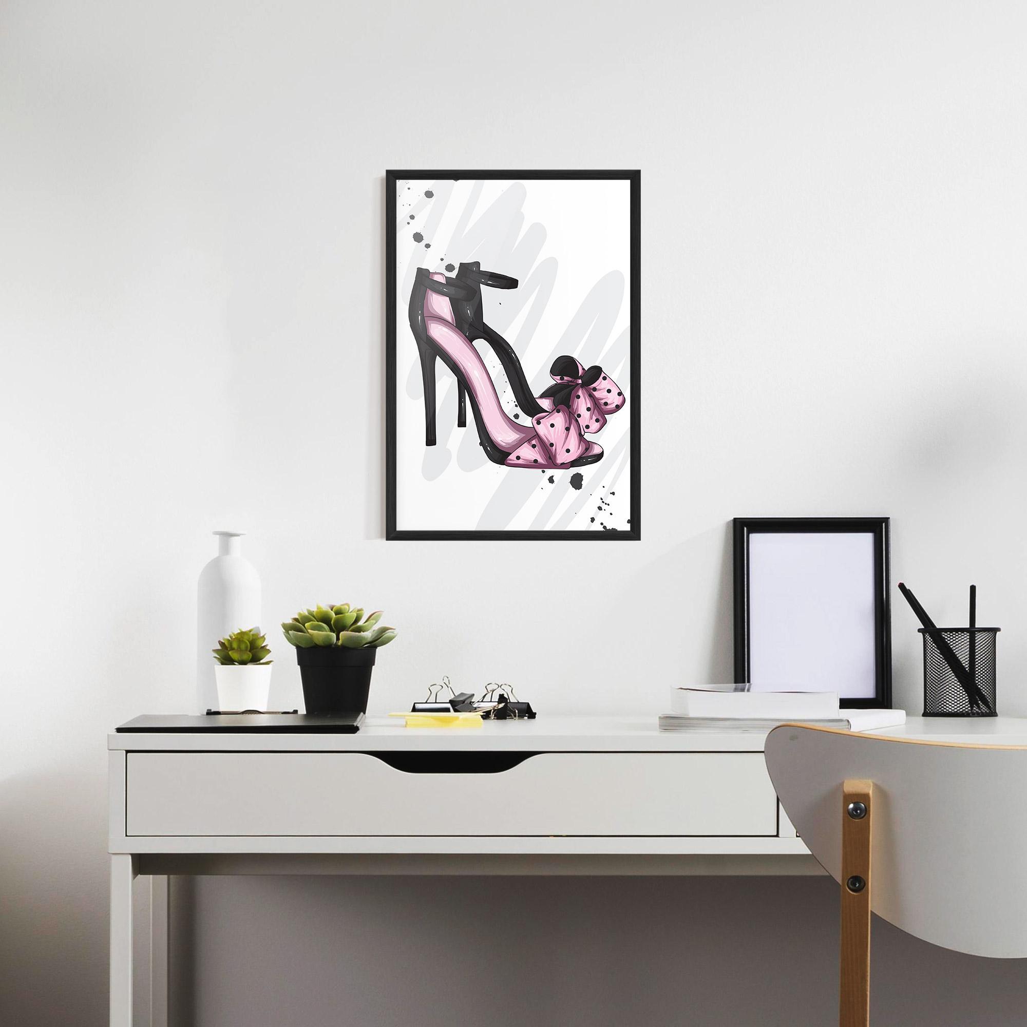 Рамкиран постер Pink Black Heels mockup 7