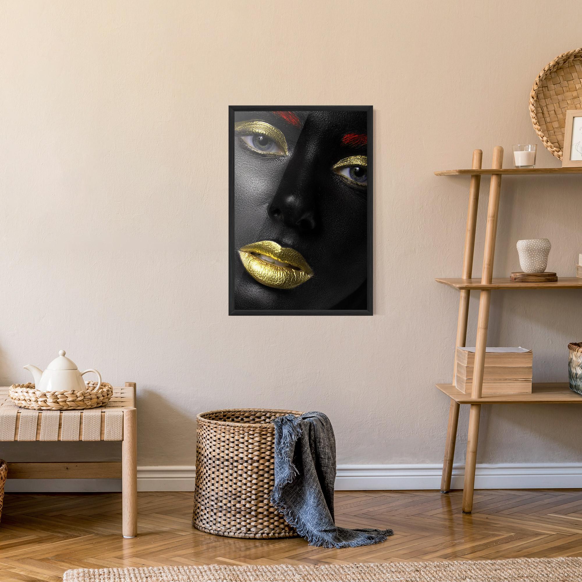 Рамкиран постер Gold Red Lips mockup 9