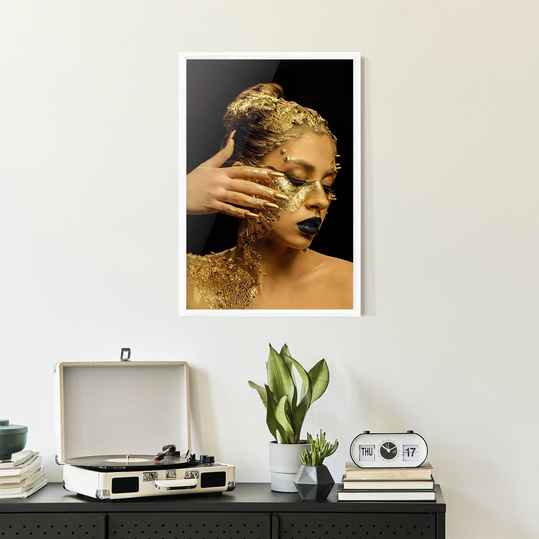 Рамкиран постер Festive Golden Makeup mockup 2