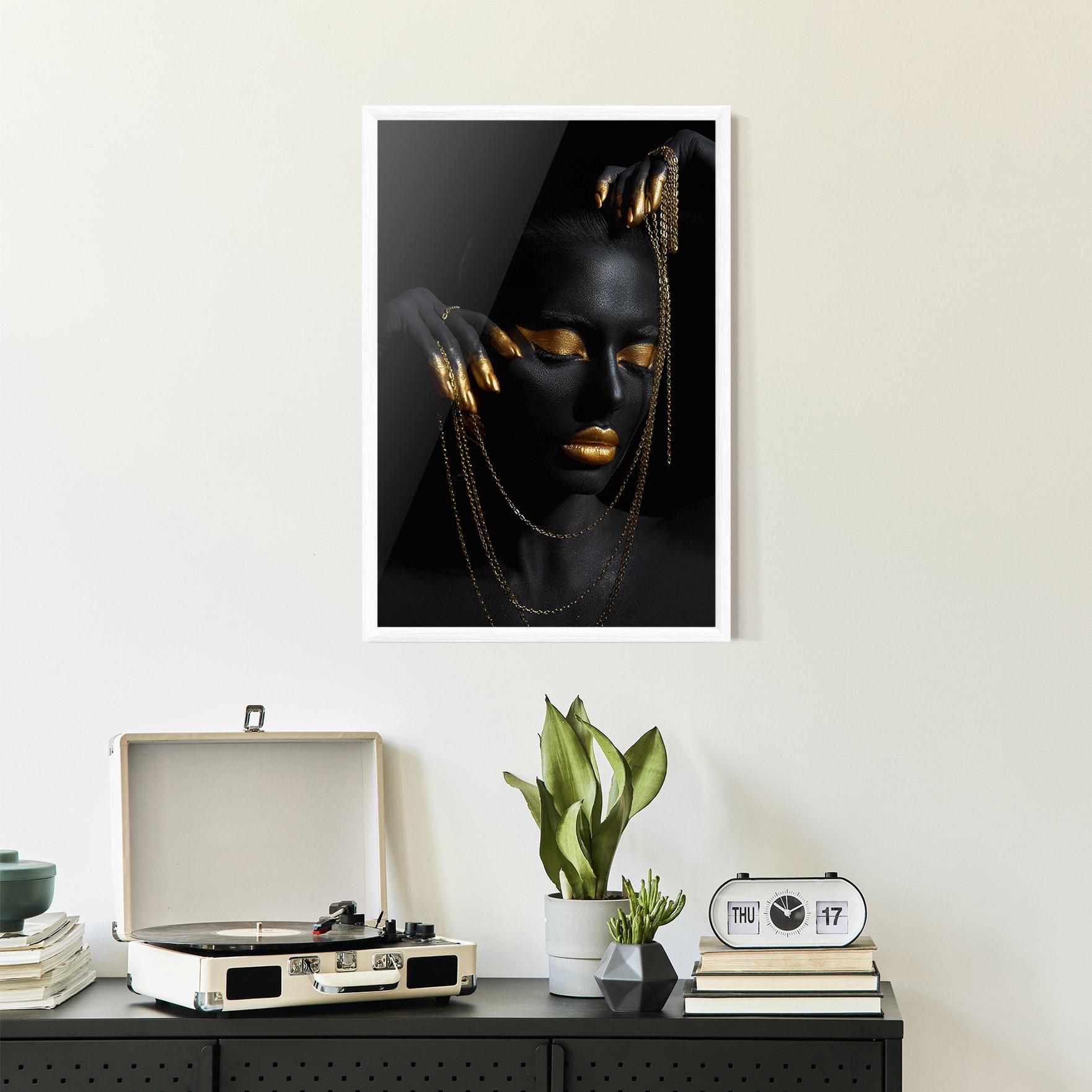 Рамкиран постер Gold Black Skin mockup 2