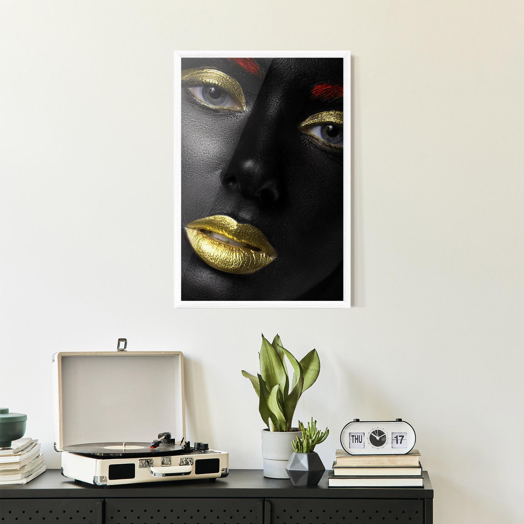 Рамкиран постер Gold Red Lips mockup 2